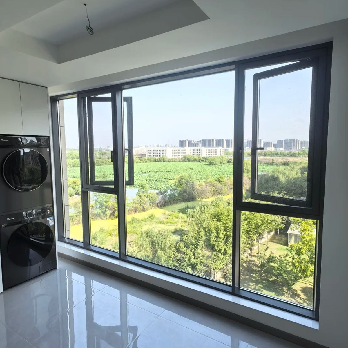 How Ceiling to Floor Windows Can Improve Energy Efficiency in Your Space