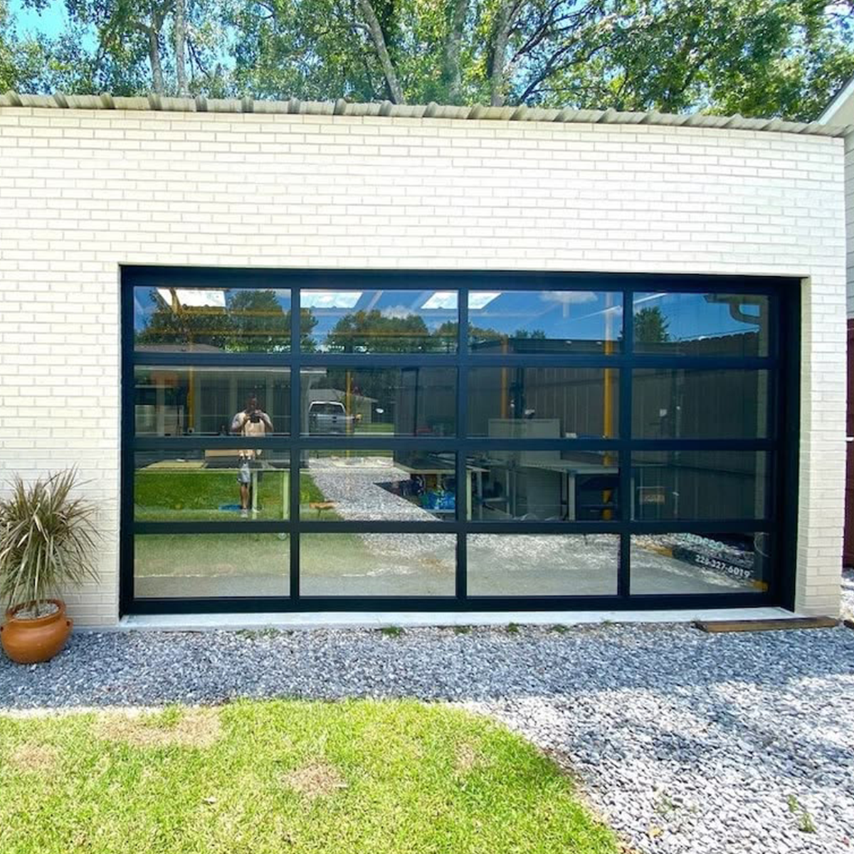 How Aluminium Doors Enhance Security and Aesthetics in Retail?