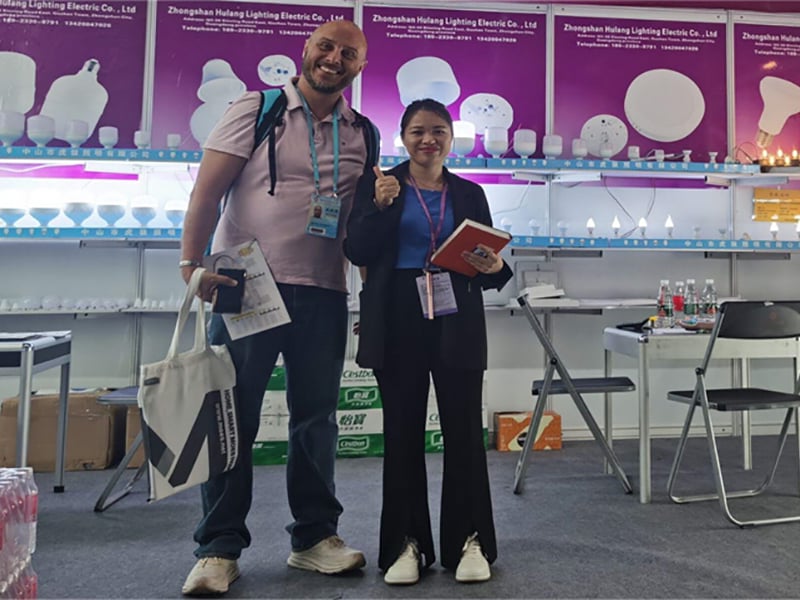 Presisi Teknis & Kontrol Cerdas: Wawasan dari Zona Pencahayaan Pameran Canton Fair ke-137