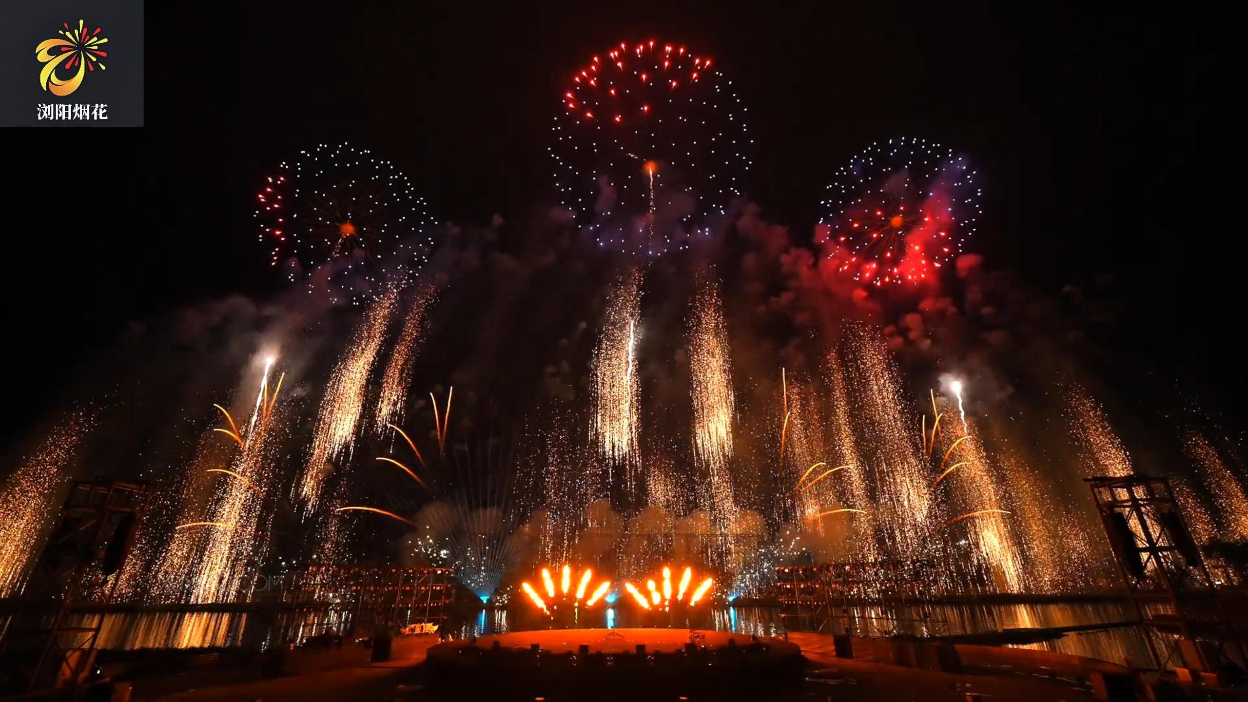 La nostra empresa va oferir espectacles pirotècnics professionals per a l'Espectacle de Focs d'Artifici del Cap de Setmana de Liuyang.