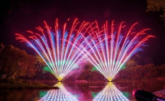 Fuochi d'artificio con tecnologia avanzata lanciano nuovi prodotti