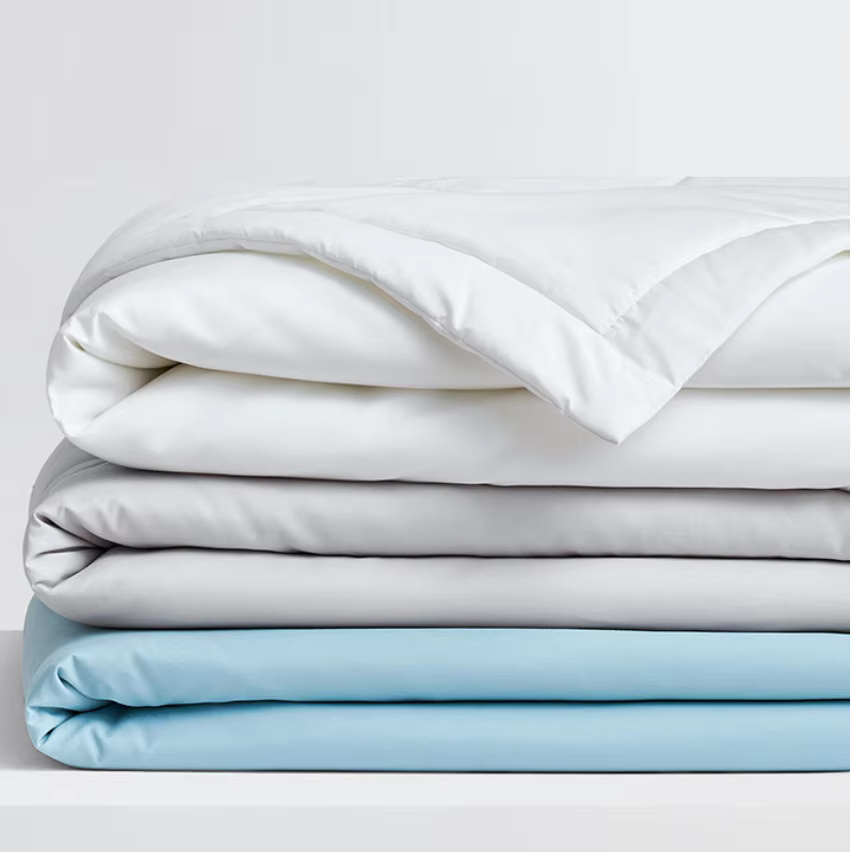 Wholesale Five-Star Hotel and Home Summer Quilts Breathable Core Air Conditioning Quilt 100% Cotton 100% Polyester Filling details