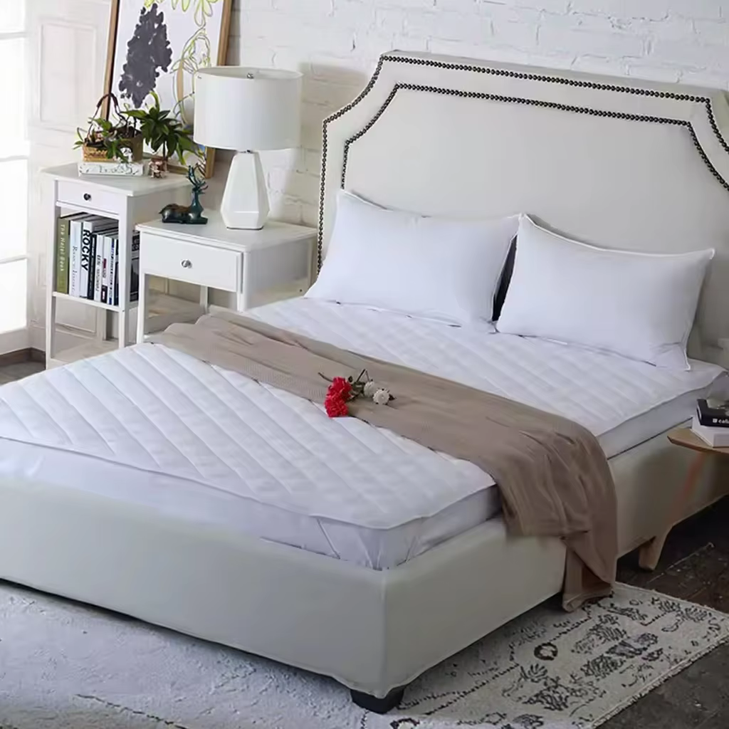 JianHong White Plain Quilted Lattice Waterproof 200TC Machine Washable Knitted Folding 100% Polyester Bed Mat Home Hospital factory