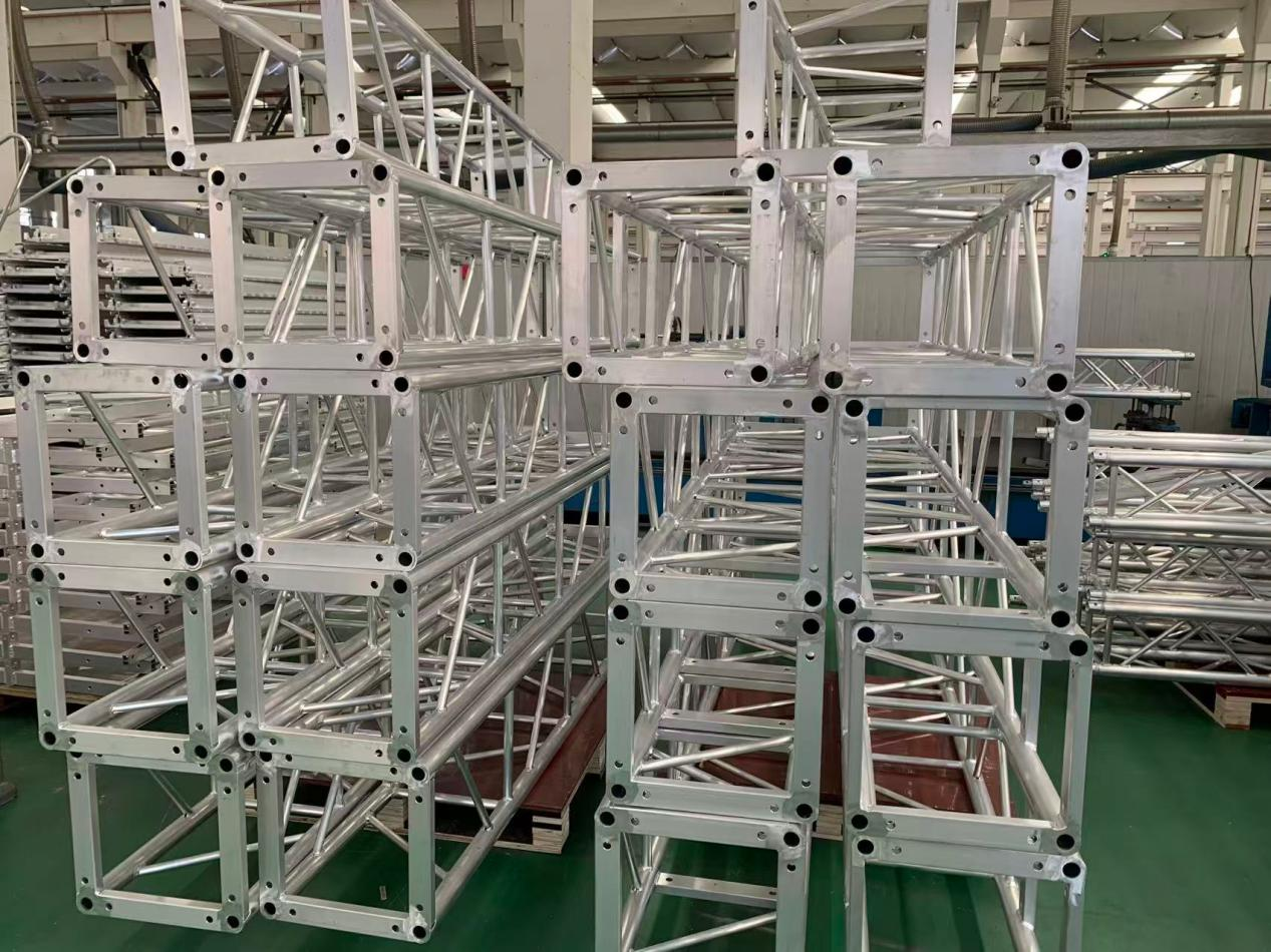Spigot Trusses vs. Bolt Trusses How to Choose for International Trade Procurement A Comprehensive Comparison of Parameters, Scenarios, and Costs5.png