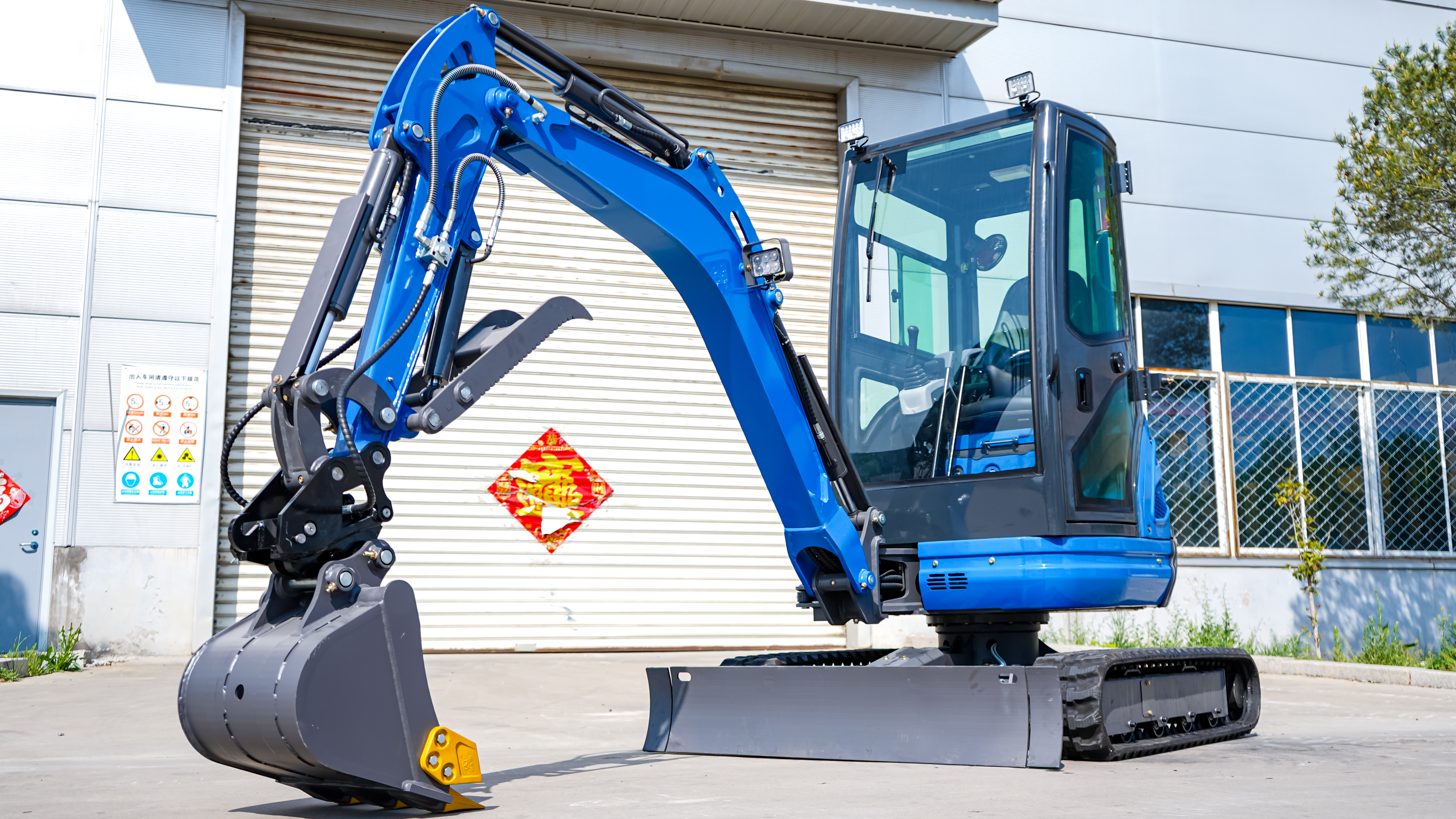 Discover the Power of Small Diggers for Your Construction Needs