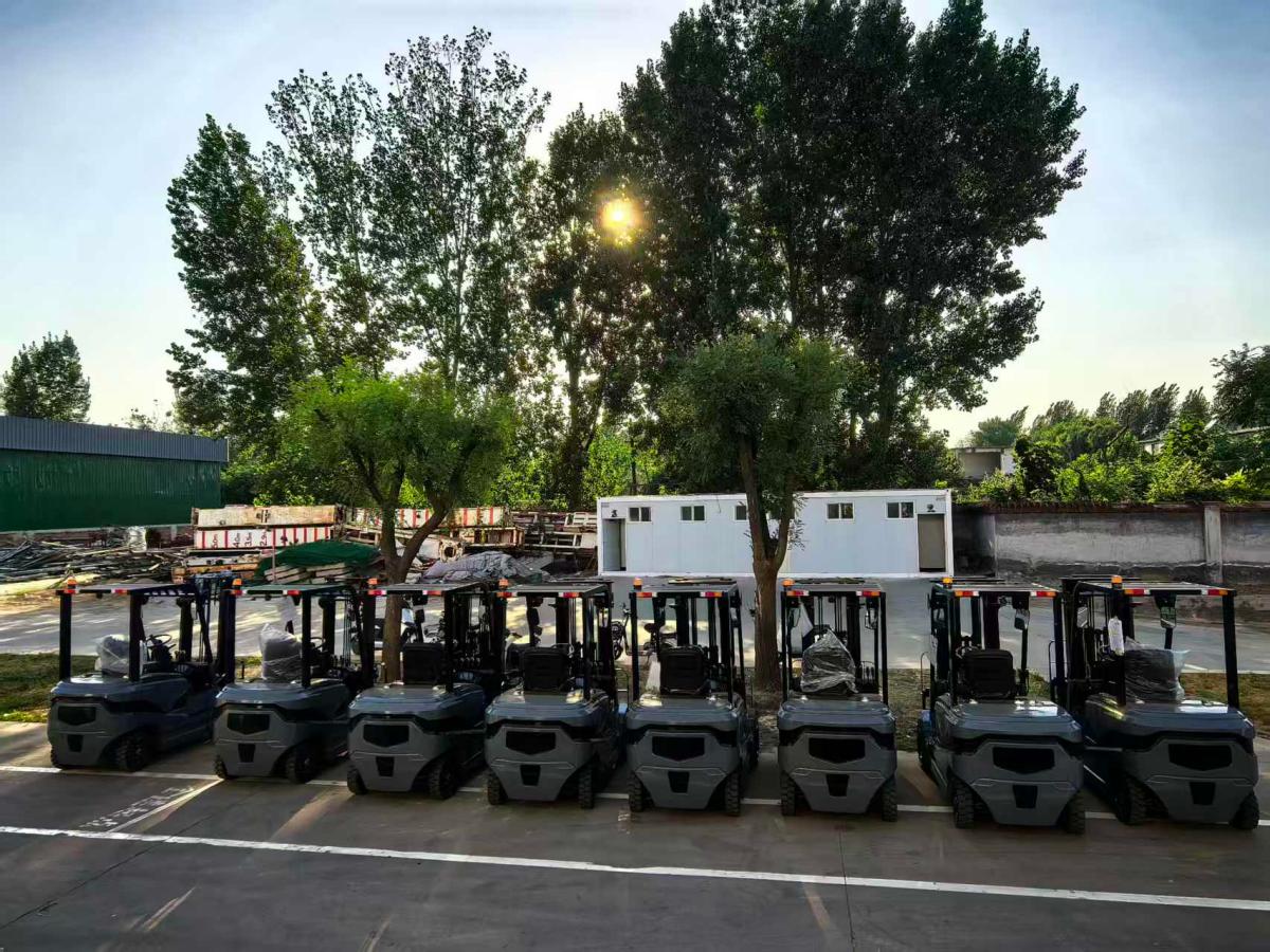 Forklifts2.jpg