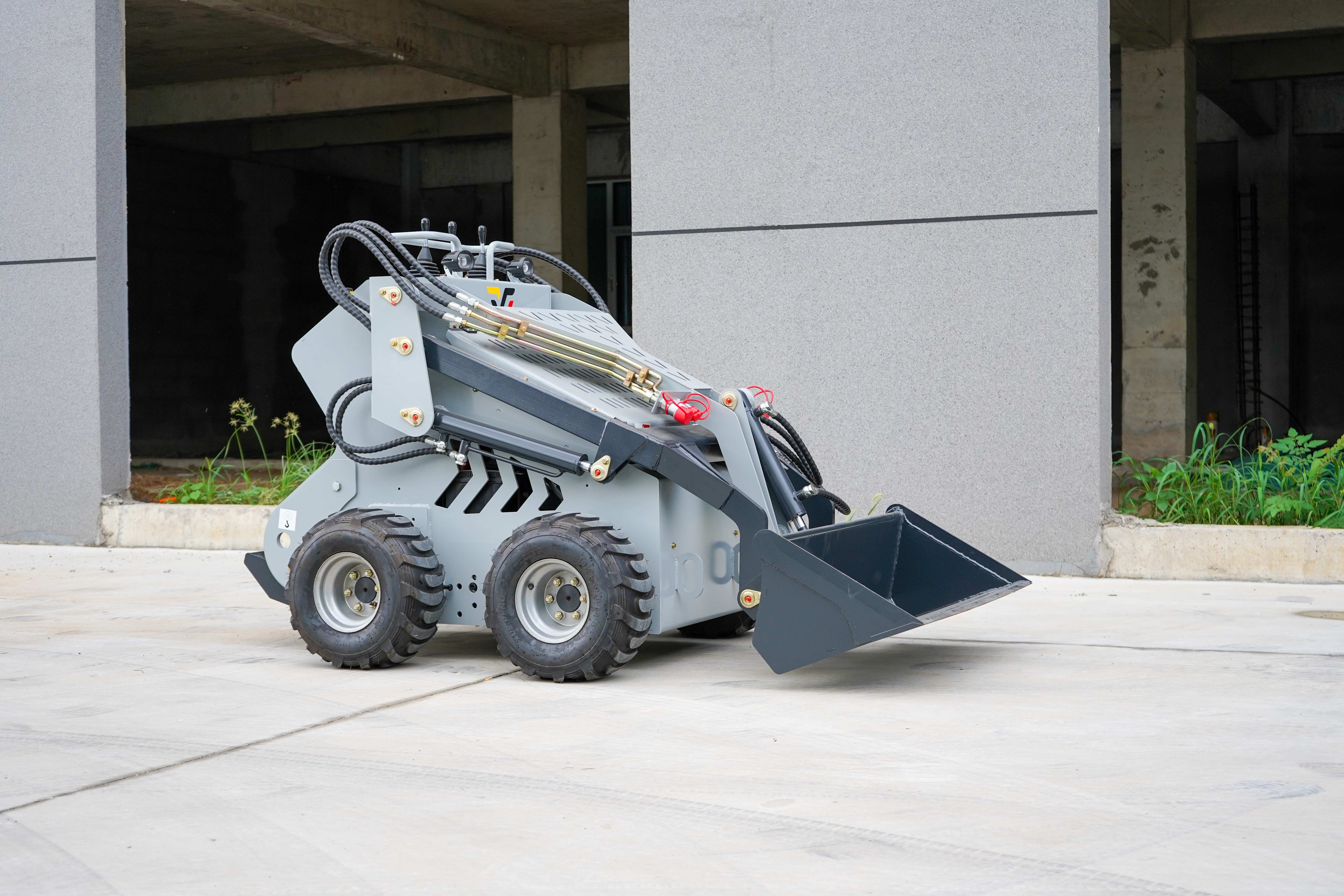  Compact Design for Maneuverability