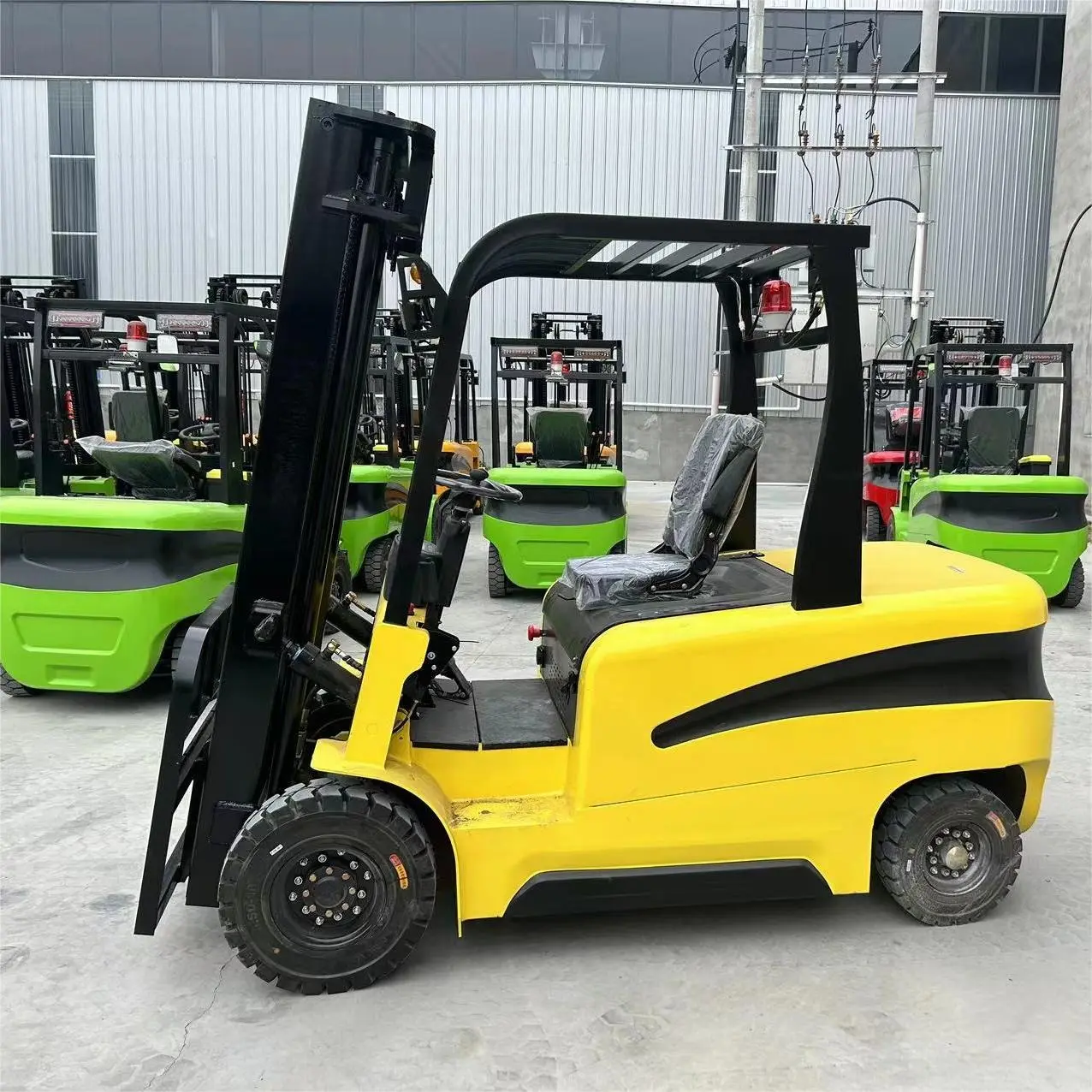 Can heavy duty forklift bear large weight goods safely and stably?
