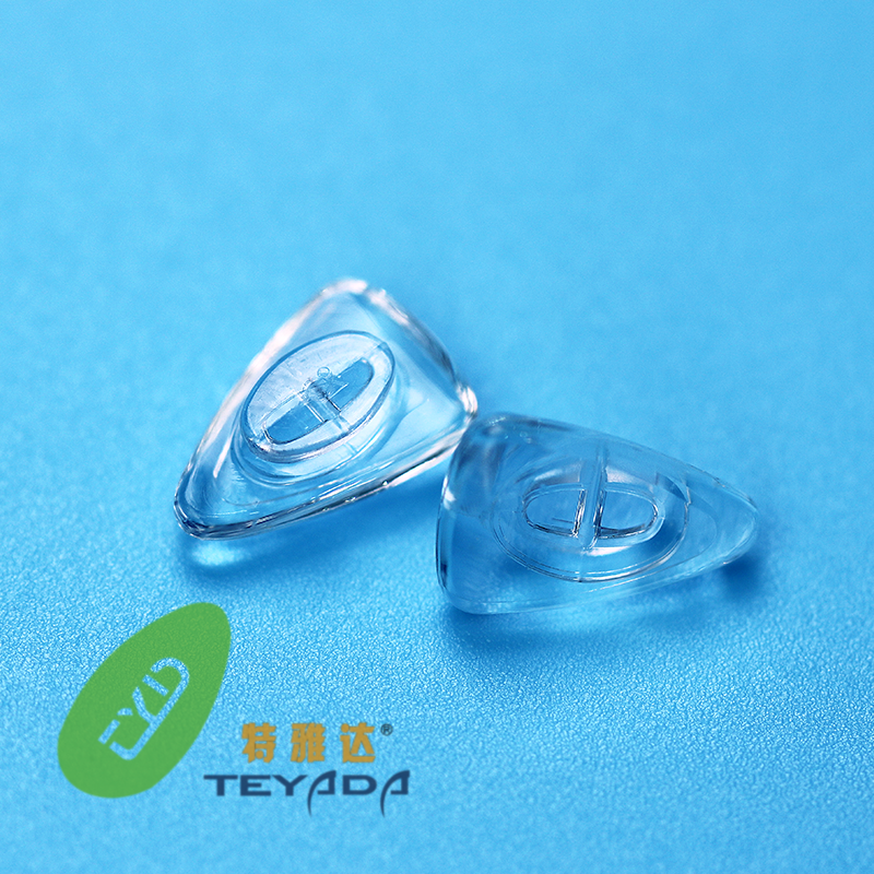 G-672 Triangle 12.3mm Button-UP Nose Pad