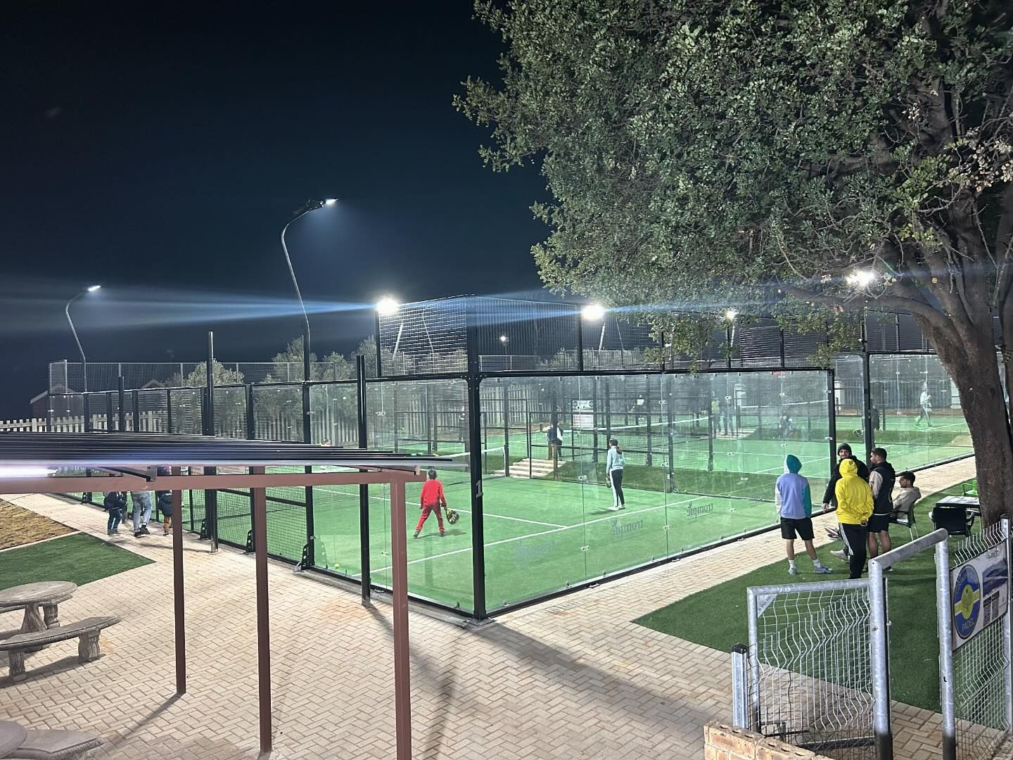 Was Sie bei der Auswahl eines Padel-Court-Herstellers berücksichtigen sollten
