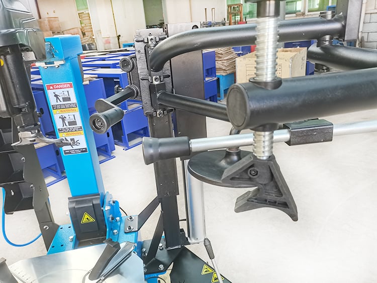 TYRE CHANGER TP990A+HF200 辅助臂.jpg