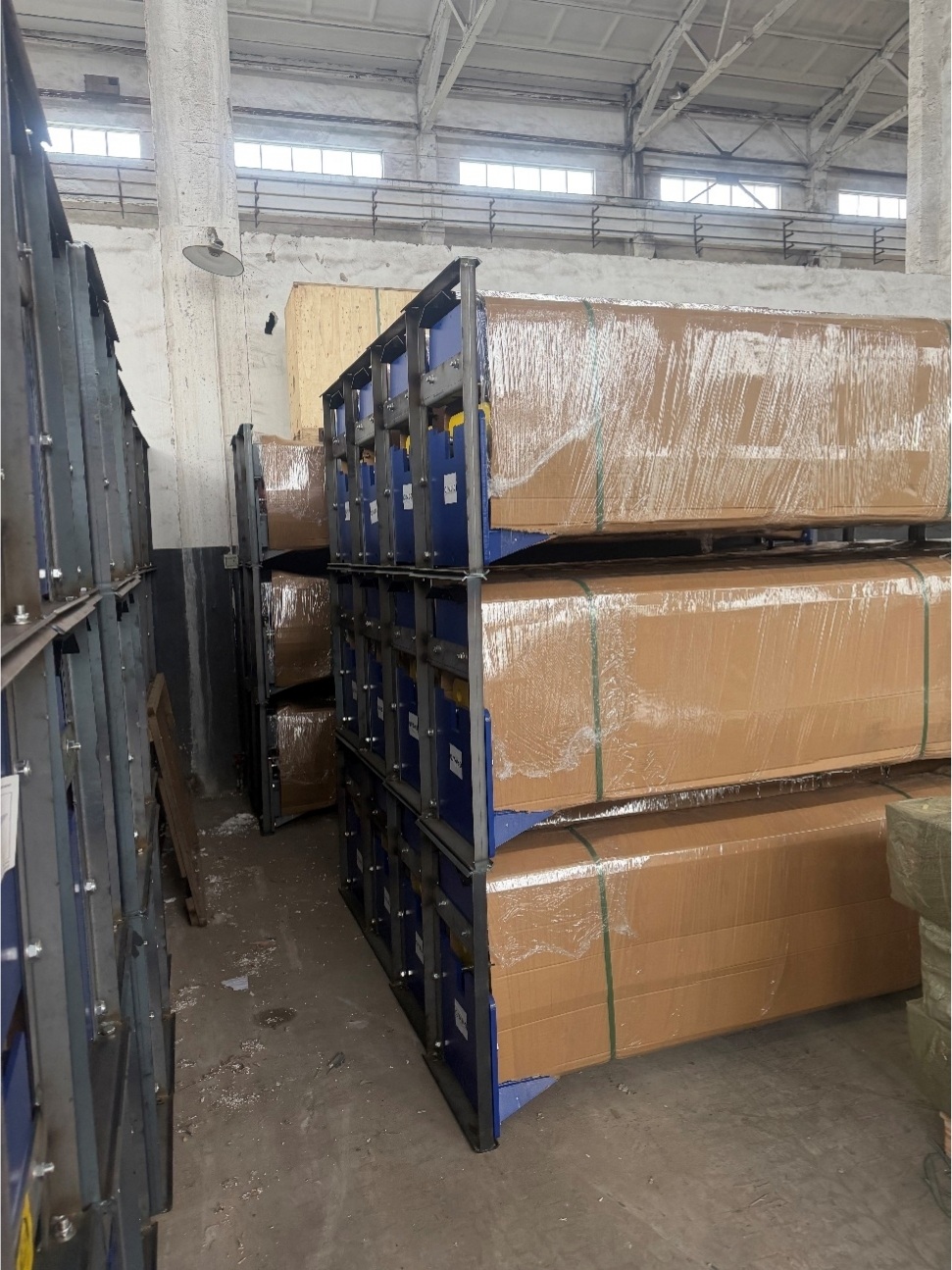 Peak Shipping Season: Mass Shipments of Garage Equipment Sent Worldwide Before Labor Day Holiday-4