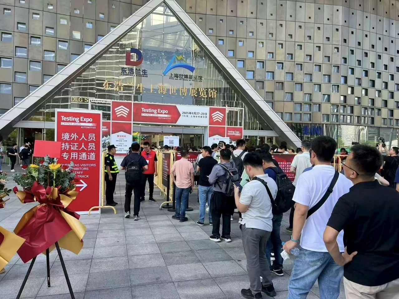 大门口.jpg