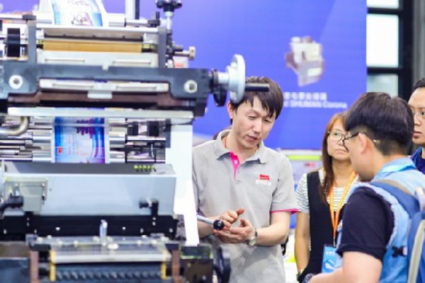 Kunwei Electronics ostendit praeclara tapea automobilica et solutiones adhesivas in Expositione Internationali Sinica de Tape Adhesivo et Pellicula