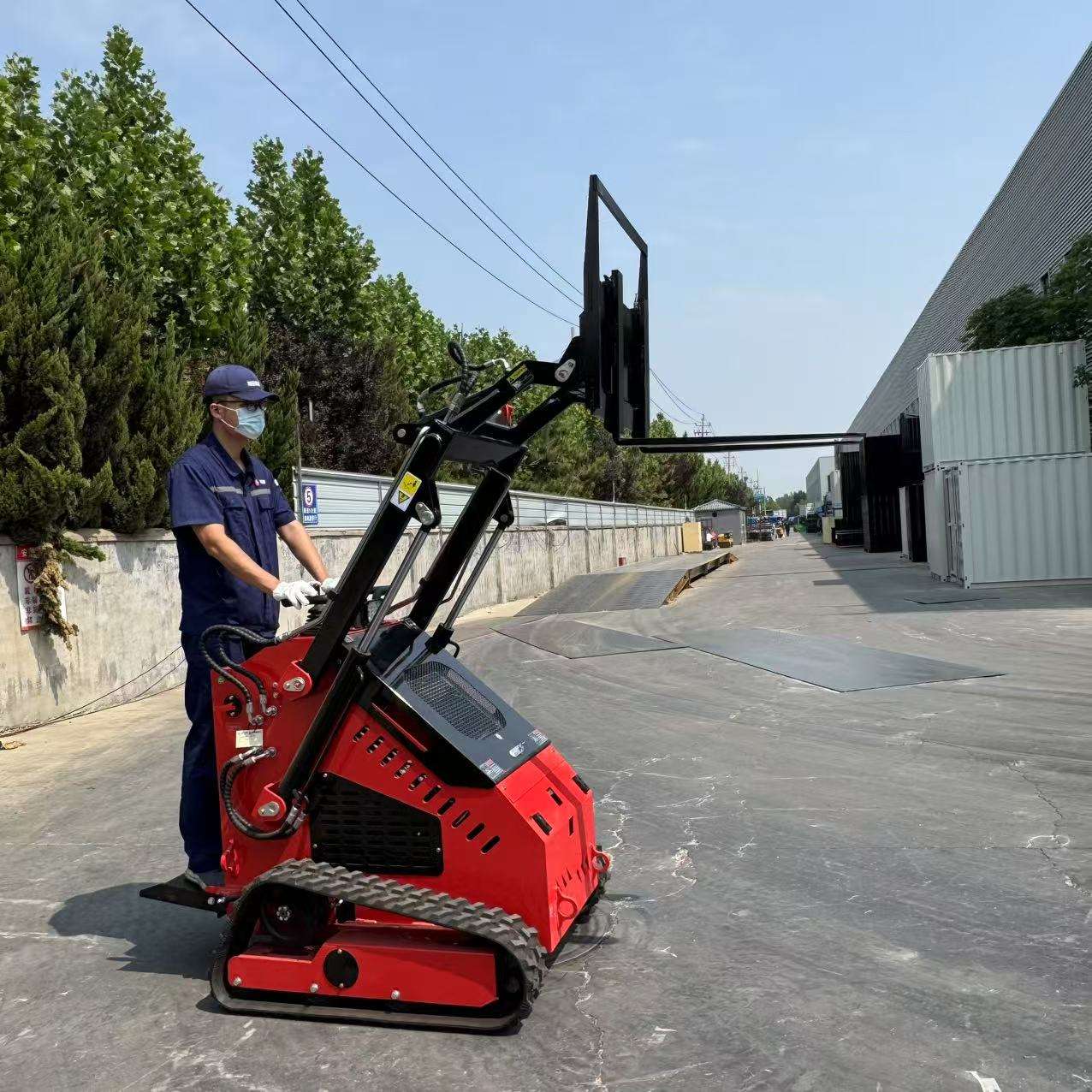 Cargador compacto oruga HT320 con motor diésel y gasolina con cuchara
