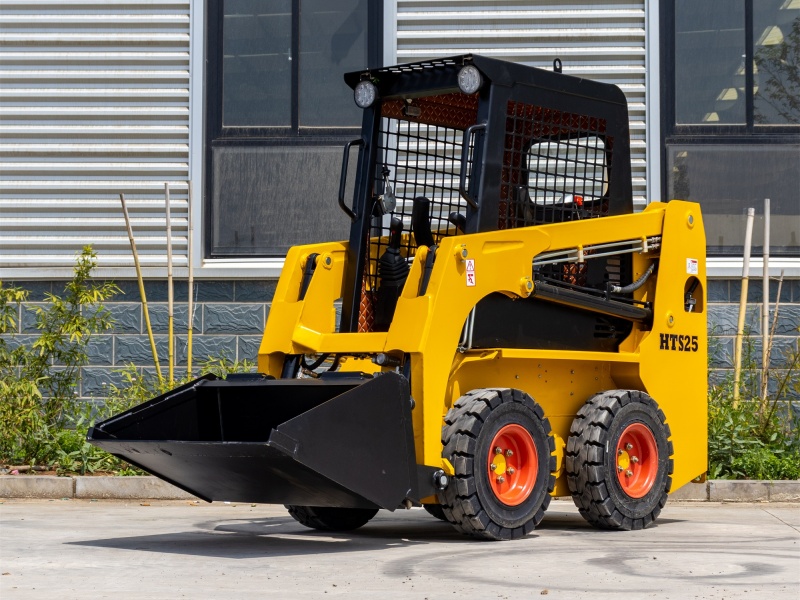 Cargador compacto sobre ruedas HTHY25