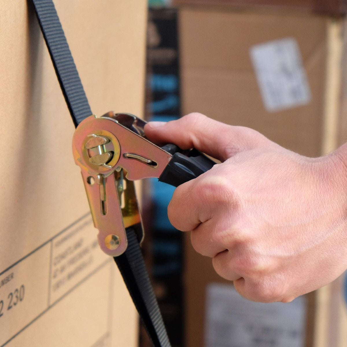 1 orange ratchet tiedown strap with shook-3