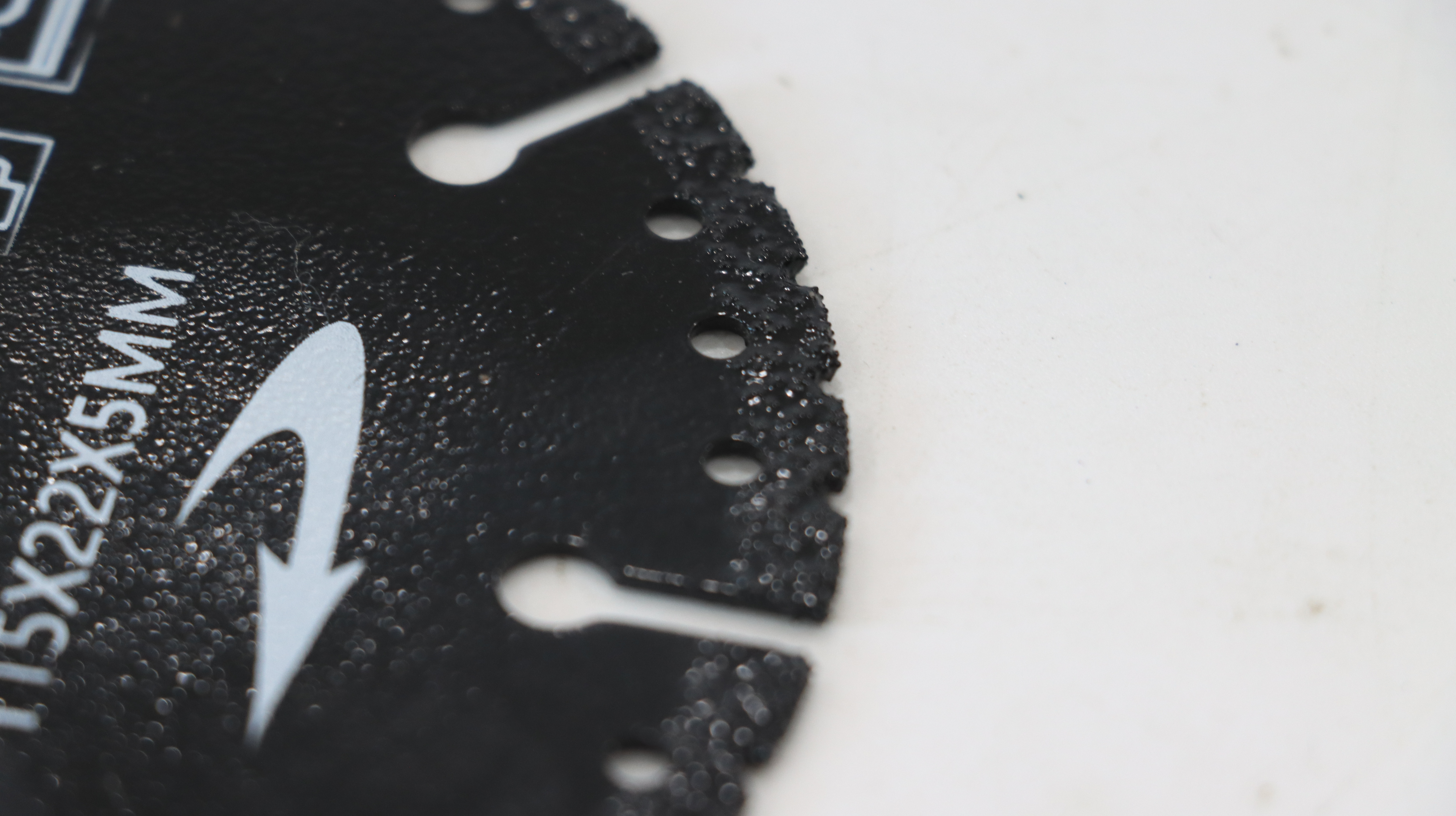 What Are the Benefits of Using Diamond Saw Blades Over Traditional Blades?