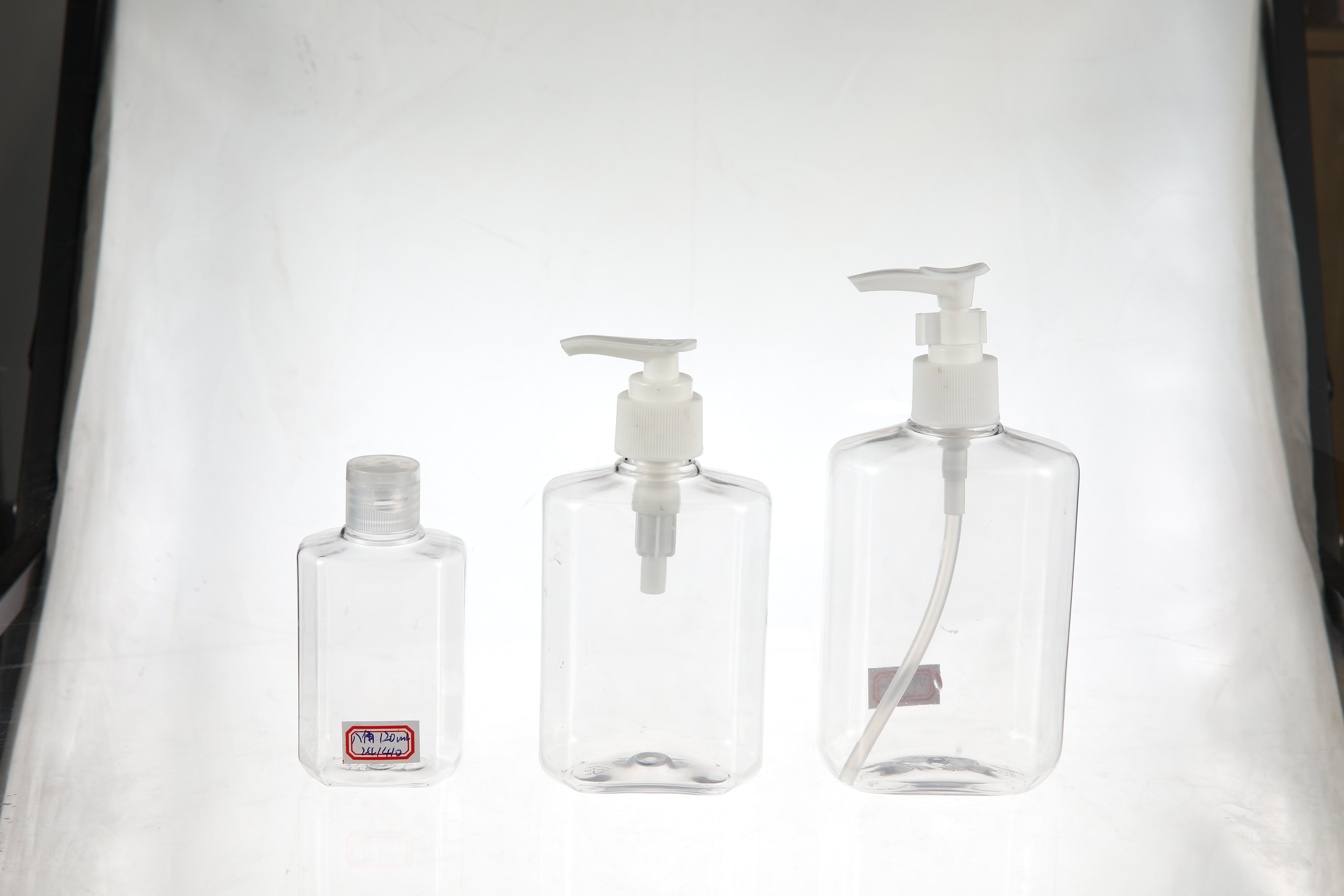 What Benefits Do HDPE Packaging Bottles Offer for Large-Scale Manufacturing?
