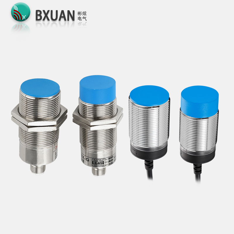 M30 Flatlega analog návistarfæri – 10 mm innbyggð rafmagnsríki, 0–10 V/4–20 mA, jafnstraum 10–30 V, CE