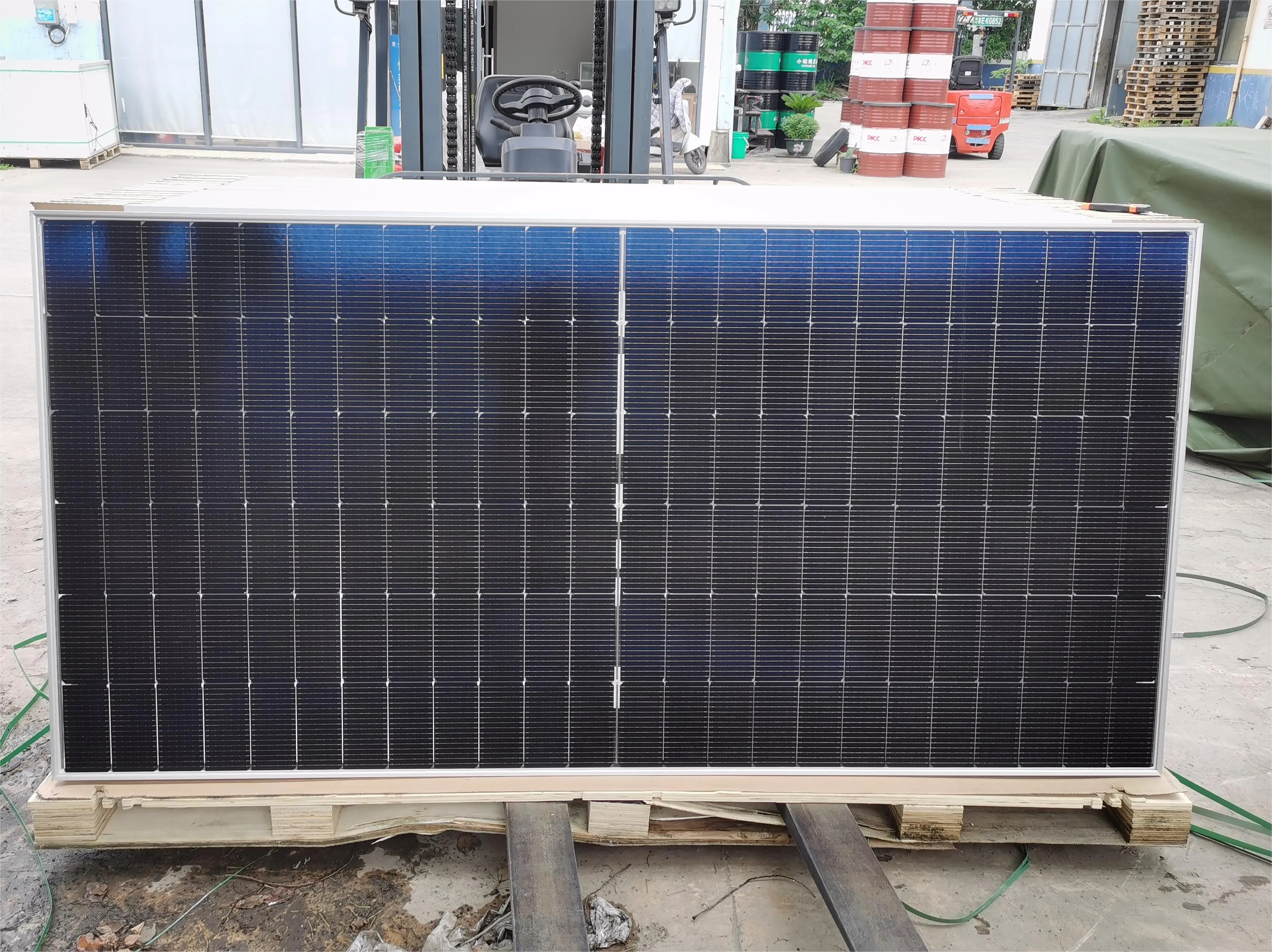 Can premium solar panels reduce operational costs for industriaparks?