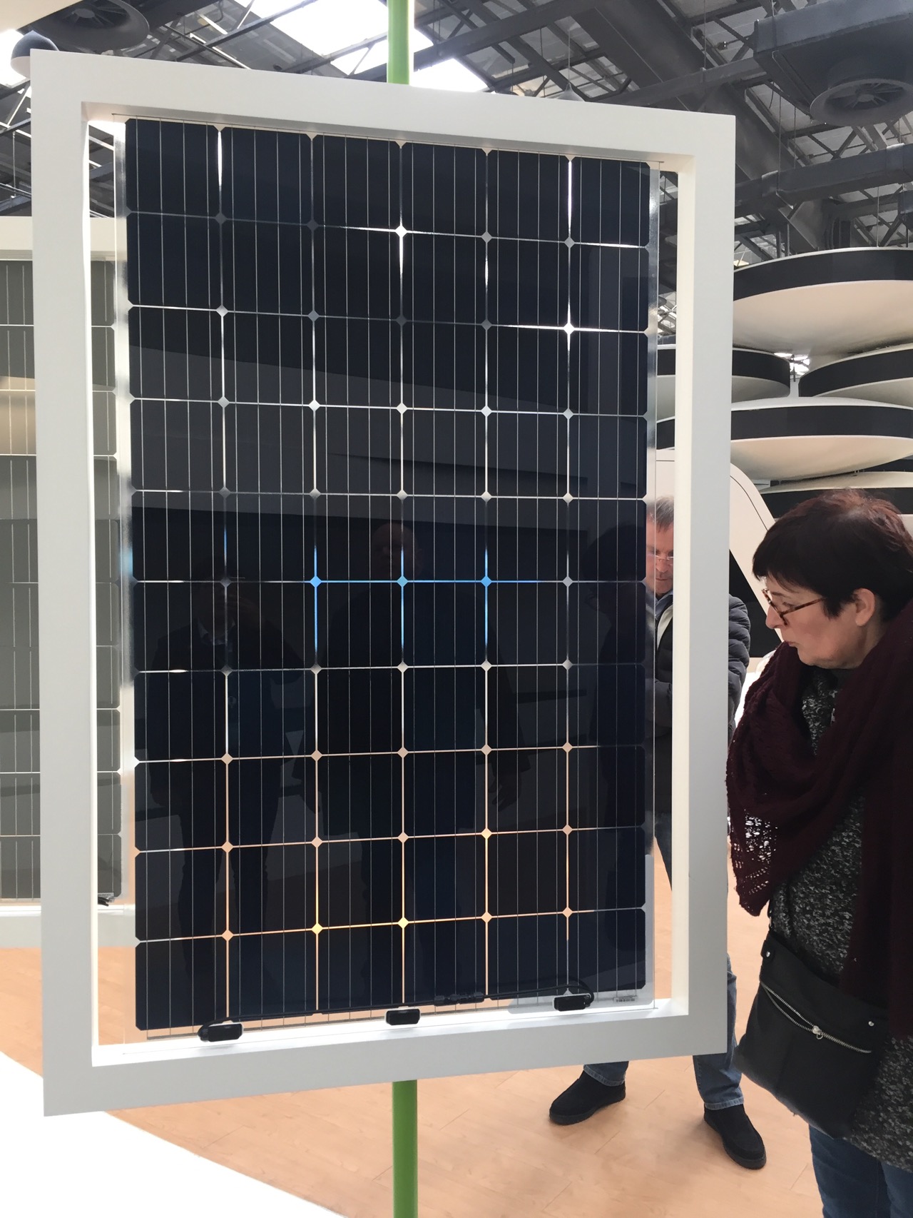 How to choose a reliable solar panels supplier for global B2B sopurcing?