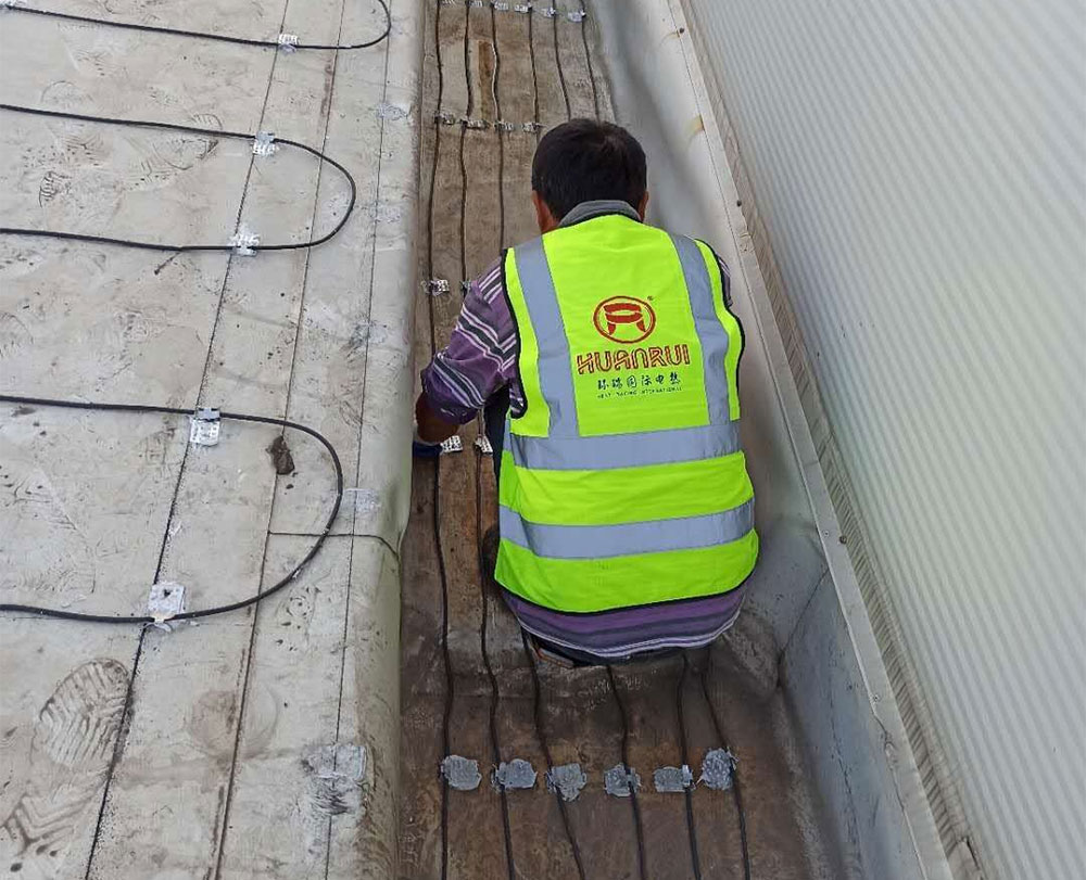 How to install roof heating cables？