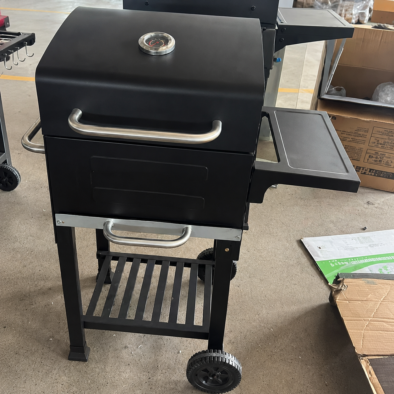Compact Hooded Charcoal Grill Cart with 400 × 300 mm Grate