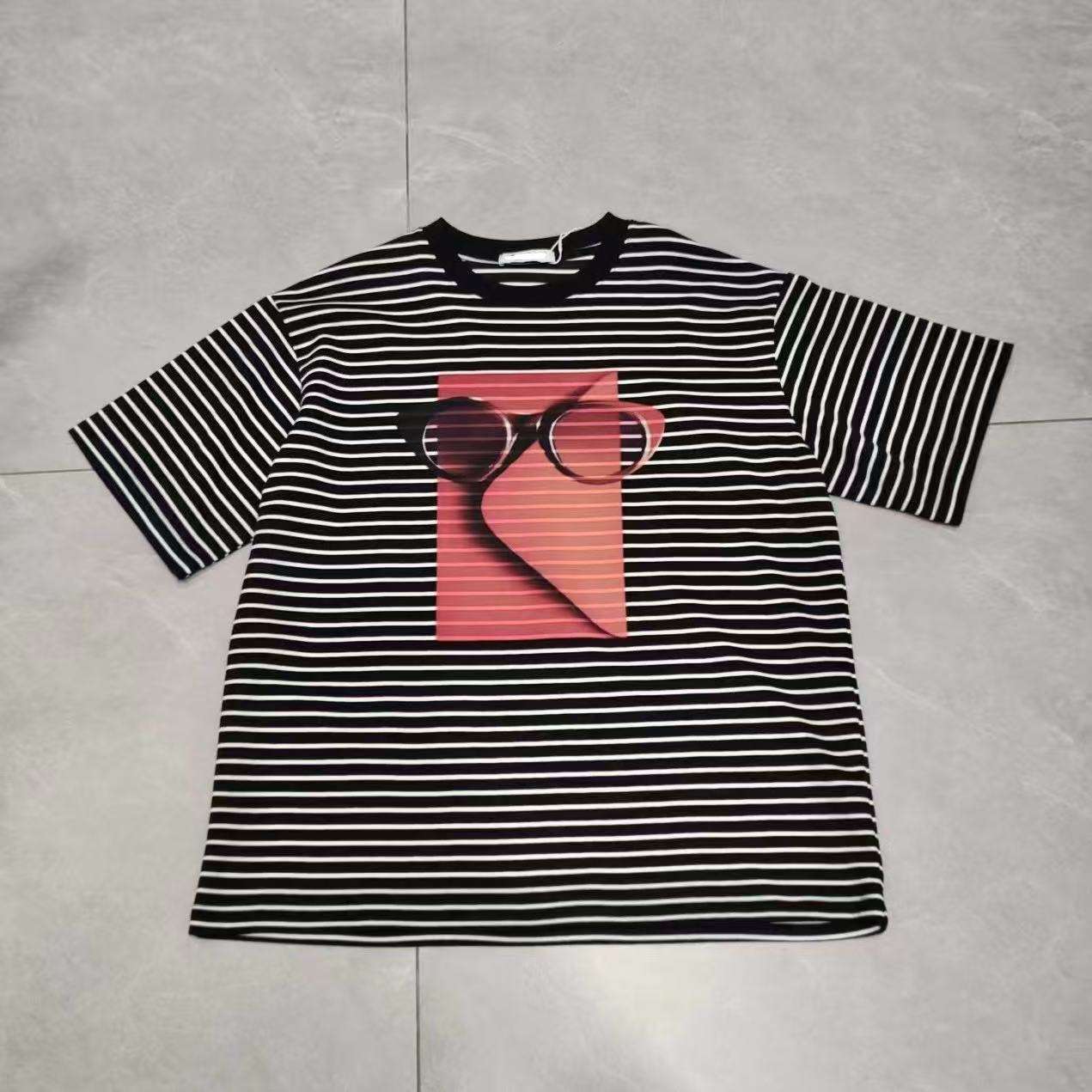 How to Choose the Perfect Women's Striped Tee Wholesale for Your Store
