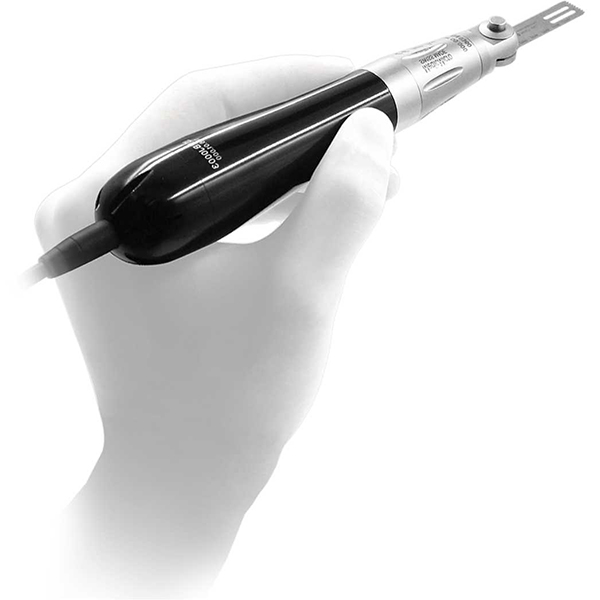 Why oscillating saw is suitable for delicate bone surgeries?