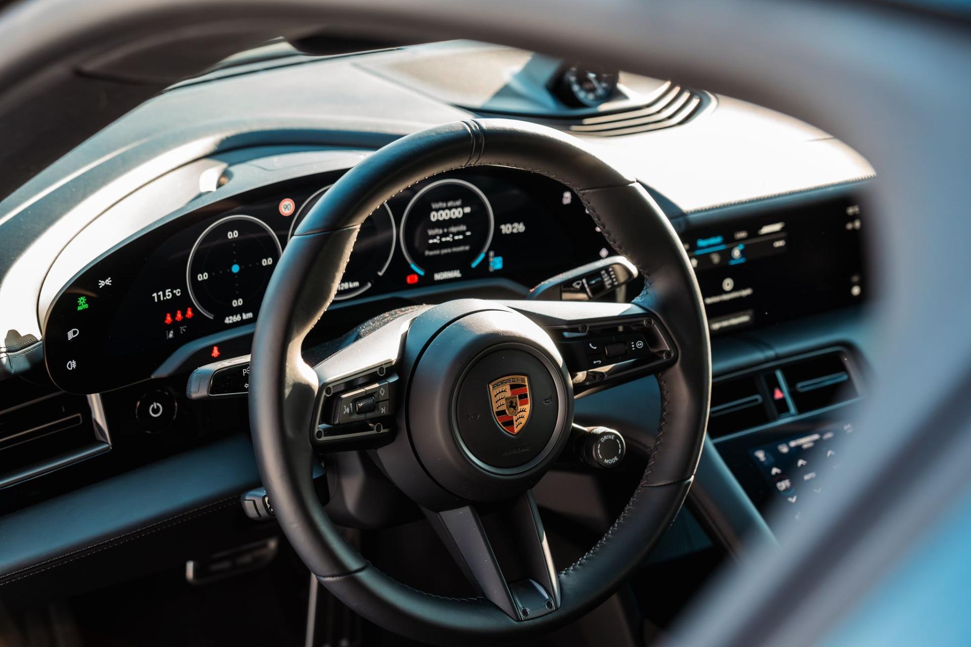 Przewodnik po kosztach serwisowania Porsche