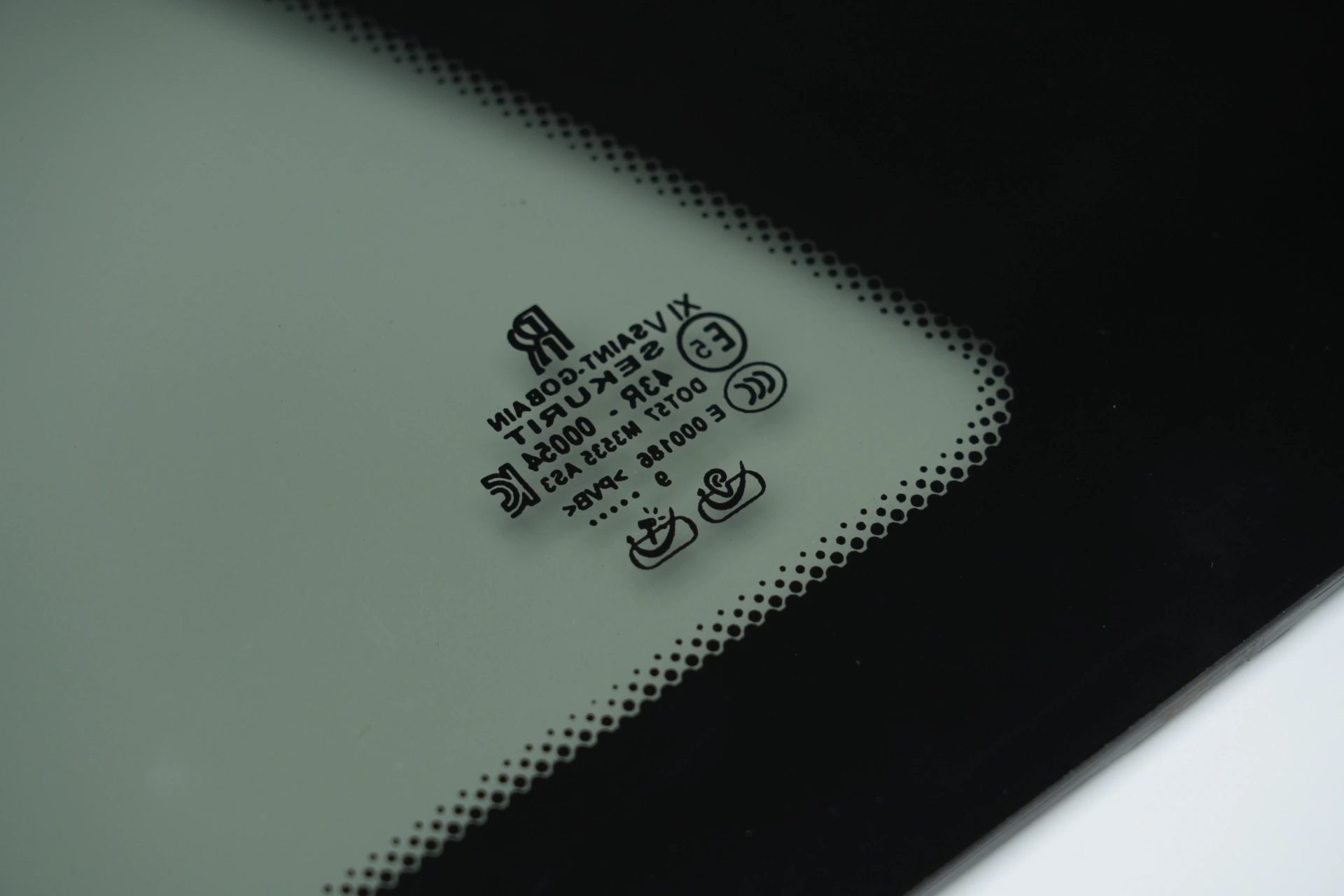 Quality inspection of replacement auto glass for luxury vehicles.webp