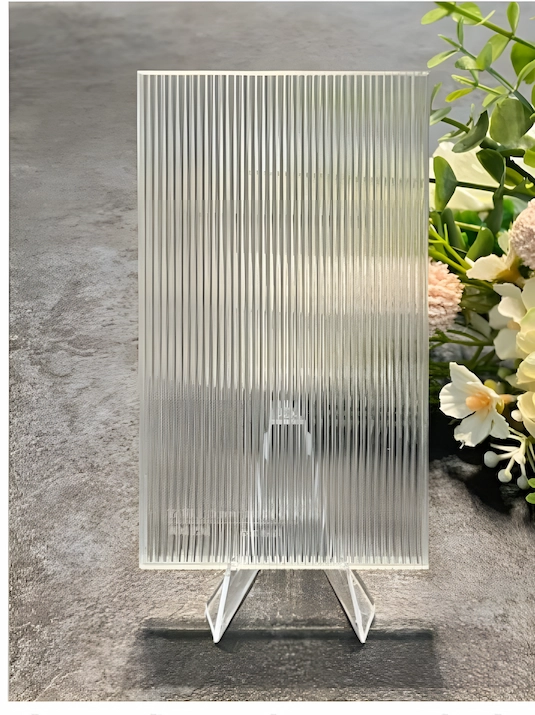 Ultra-clear fine reeded glass sample