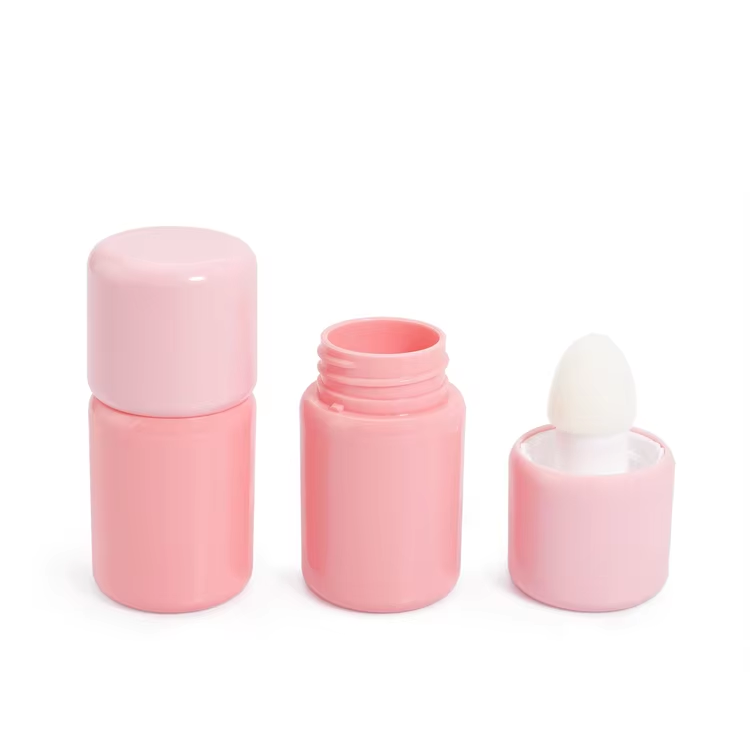 Wie verwendet man eine flüssige Rouge-Flasche für eine natürliche Anwendung?