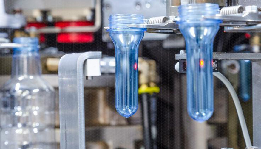 Cos'è l'EBM (stampaggio a soffiaggio per estrusione)? Come vengono prodotte le bottiglie di plastica