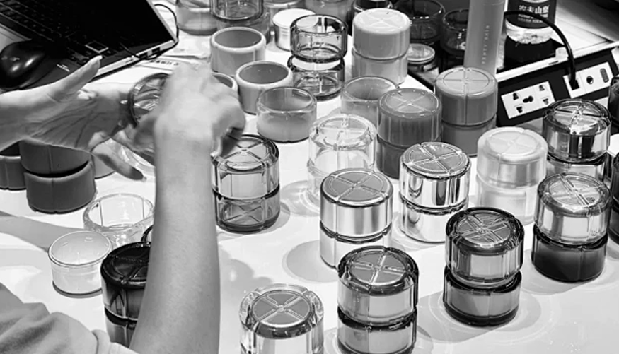 Compatibiliteitstesten voor cosmetische verpakkingen: waarom dit belangrijker is dan het ontwerp