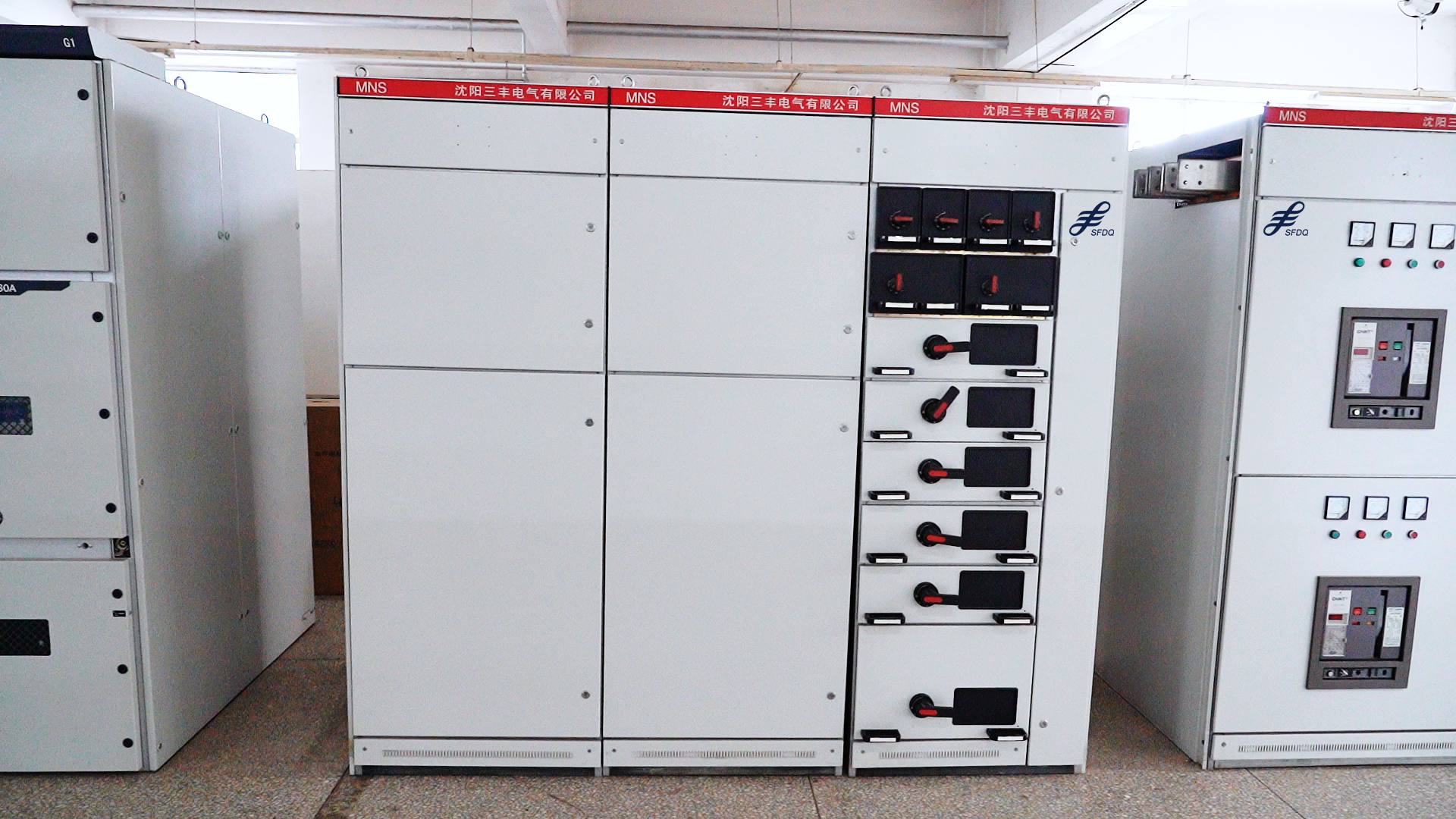 Organizing Cables Inside a Distribution Cabinet