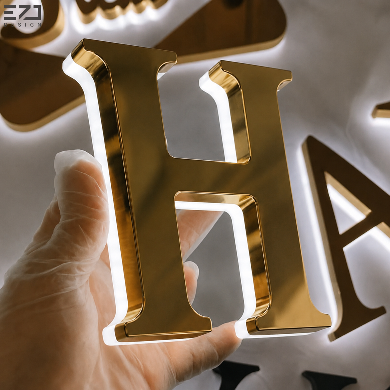 Letras de canal LED personalizadas con iluminación trasera dorada EZD, letrero luminoso en acrílico y metal 3D para fachada de salón de belleza, letrero mural montado en la pared