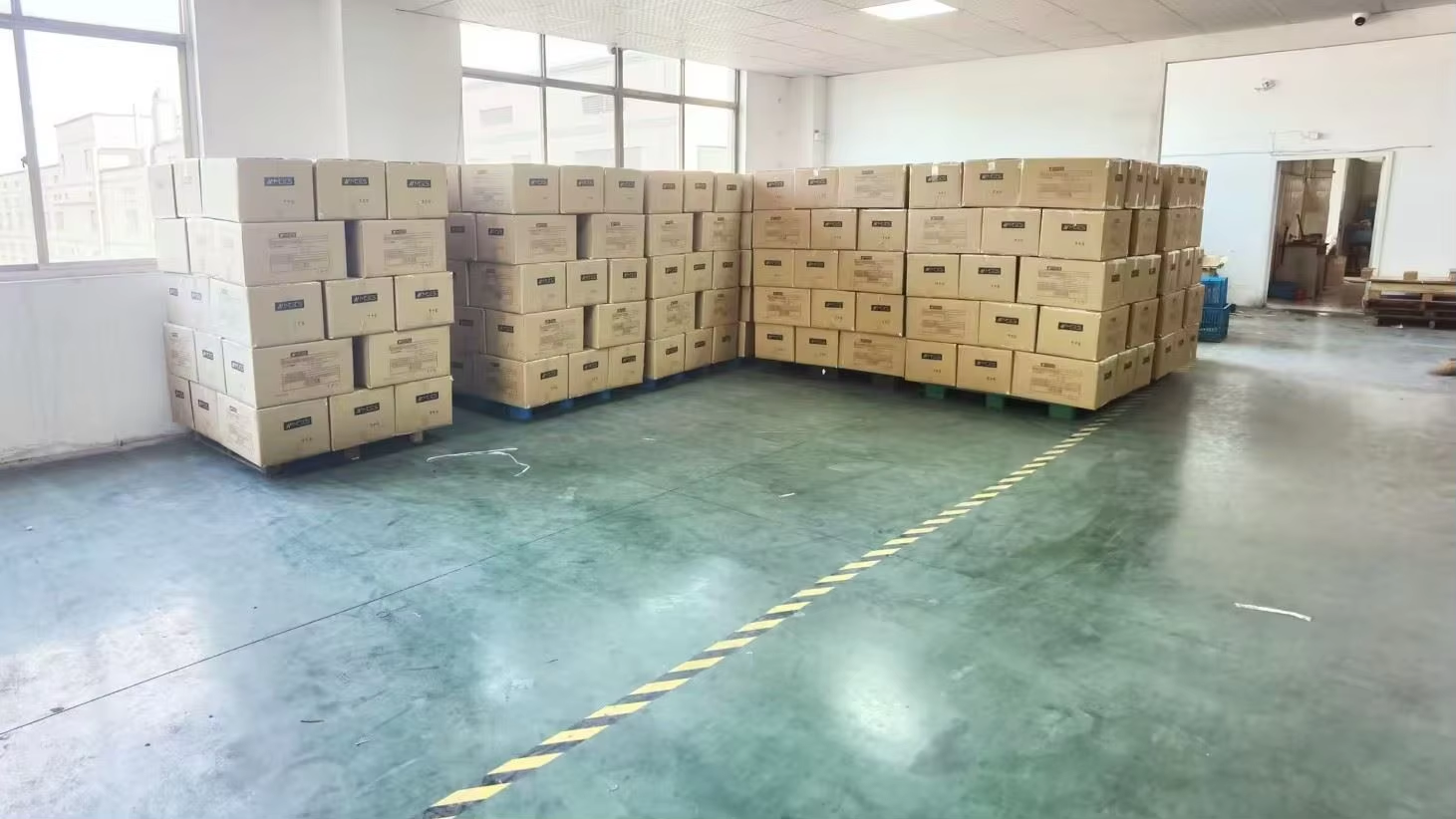 Fitco OEM tire inflator warehouse — bulk stock ready for shipment to global buyers