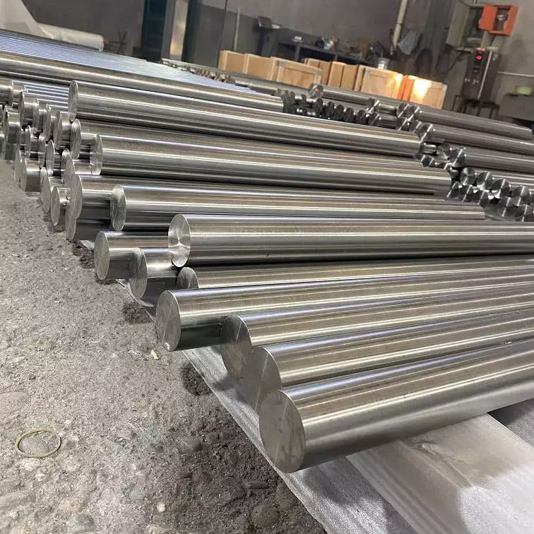 Wie wählt man zwischen verschiedenen Qualitäten von Titanstäben für den industriellen Einsatz?