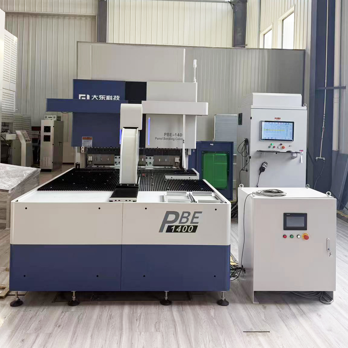 Energy efficiency optimization in bending machine hydraulic operation