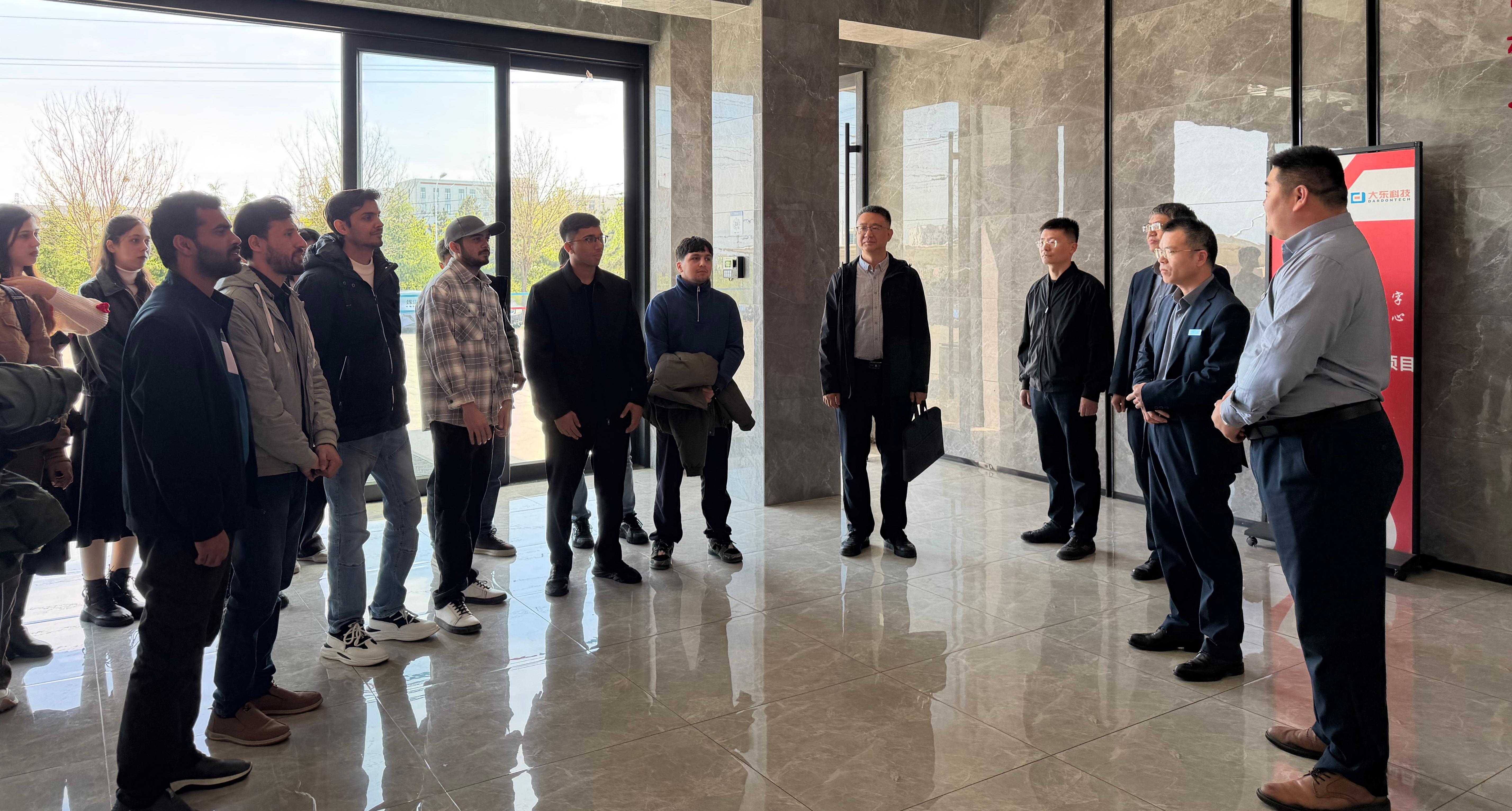Sensing Made in China and Talking about the Future of Intelligent Manufacturing - The College of International Education held a series of practical activities of "Sensing China"