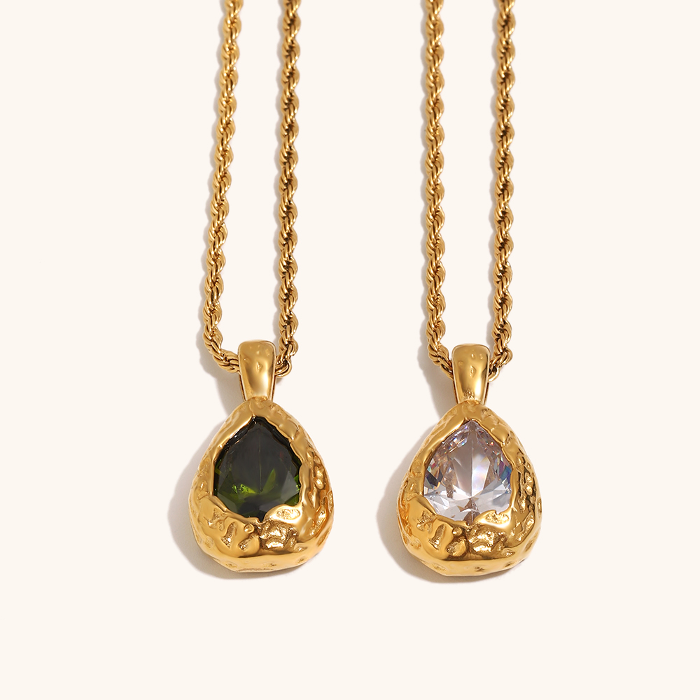 Kalung liontin zirkon bentuk tetesan air bergaya vintage dengan ukiran