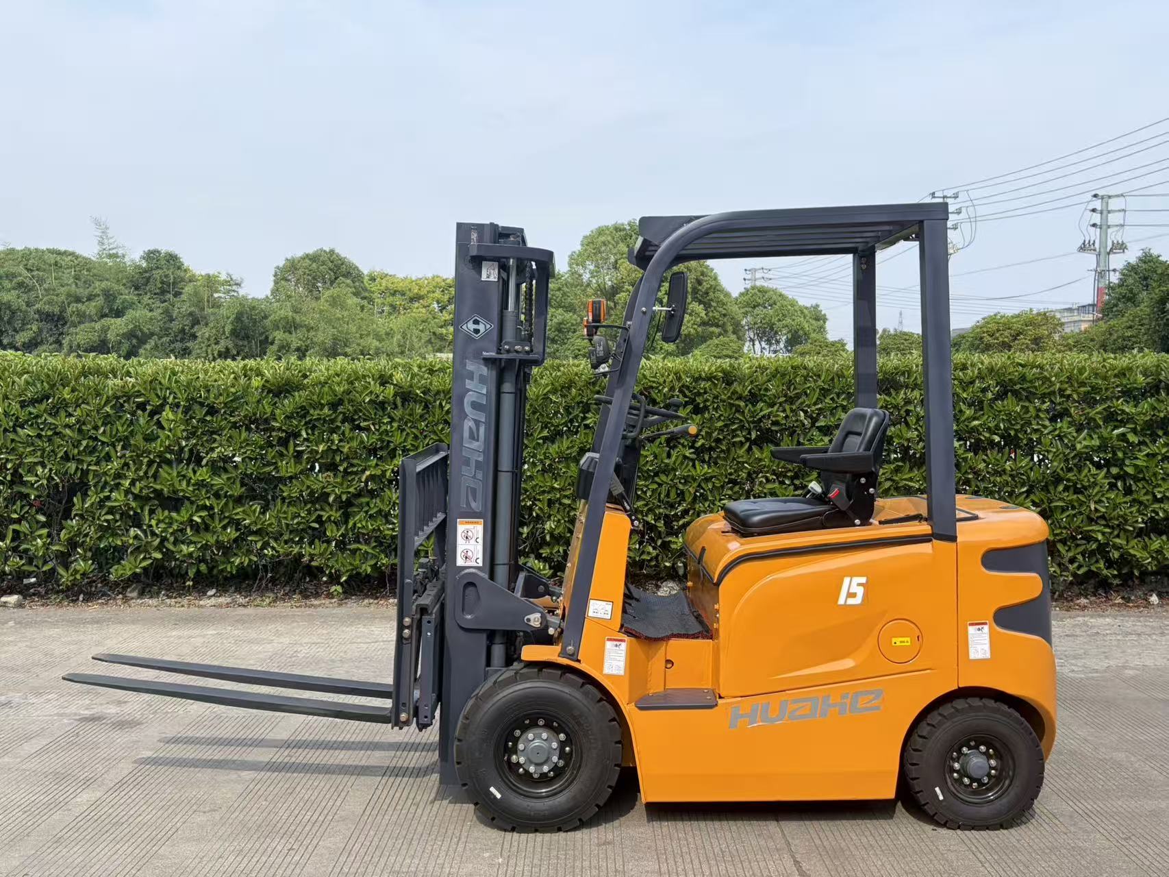 Huahe Forklift Launches the High-Performance HH15(Z): The Ultimate 1.5TON DIESEL FORKLIFT for Narrow Aisle Efficiency