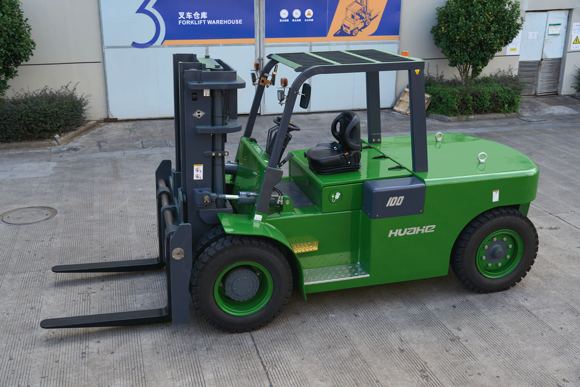 冷蔵倉庫向けカスタマイズ電動フォークリフトソリューション