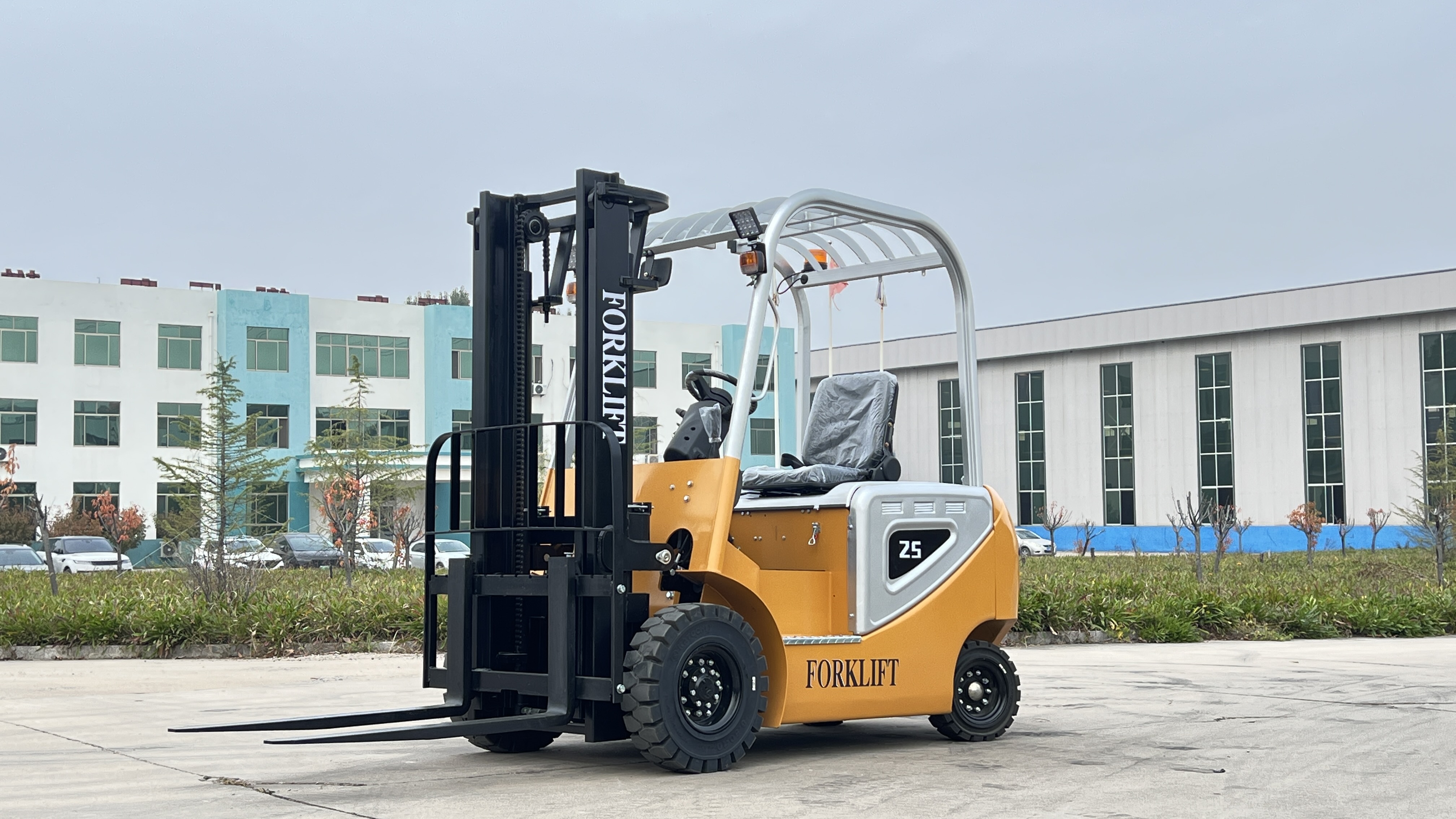Discover the Advantages of Electric Forklifts for Your Business