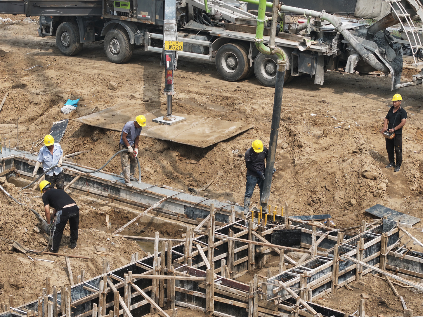 Grade-Beam Construction Advances Steadily, Strengthening the Foundation of the 10,000 m² Steel-Structure Plant Through Quality Control