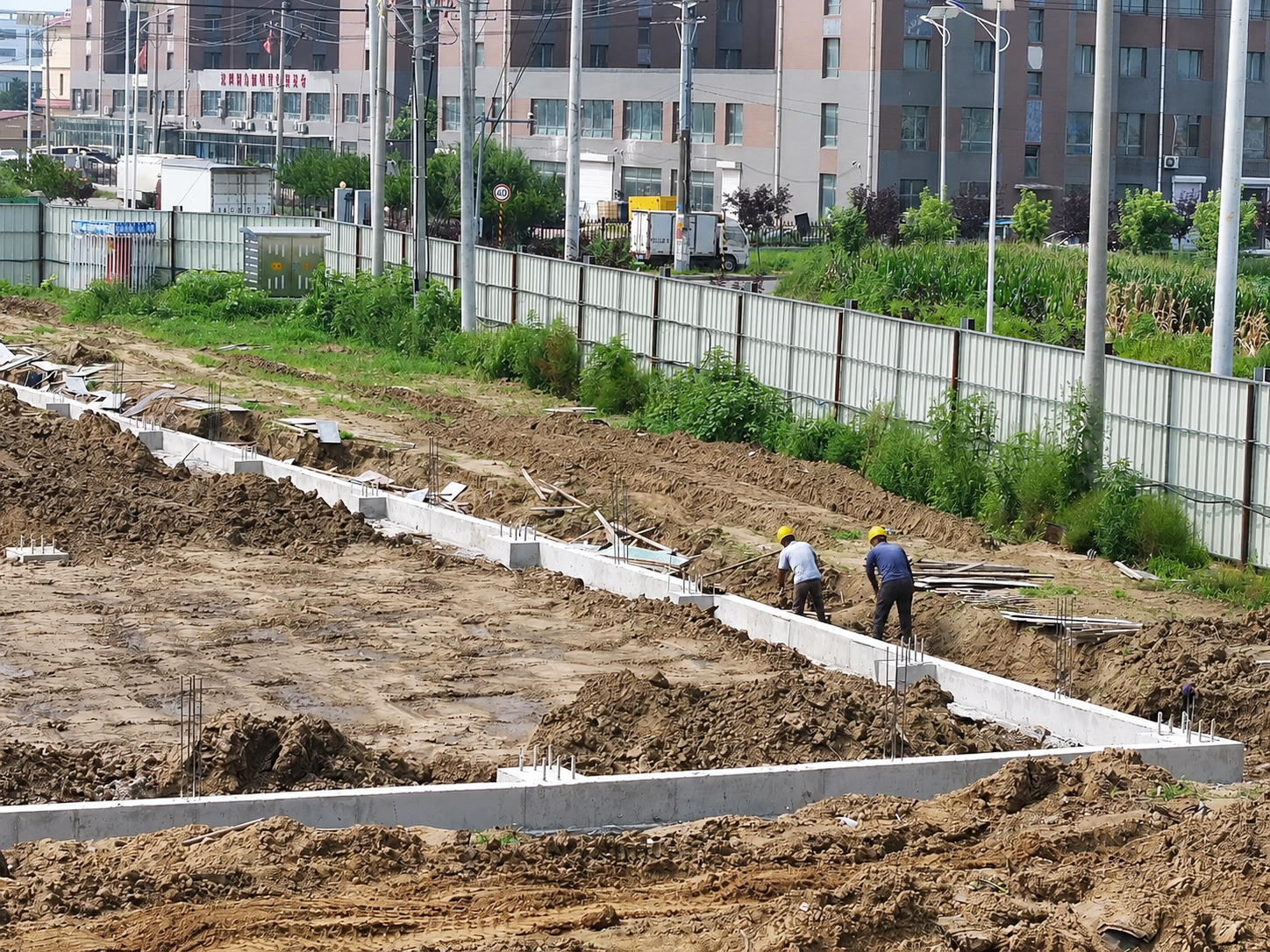 Grade-Beam Construction Advances Steadily, Strengthening the Foundation of the 10,000 m² Steel-Structure Plant Through Quality Control