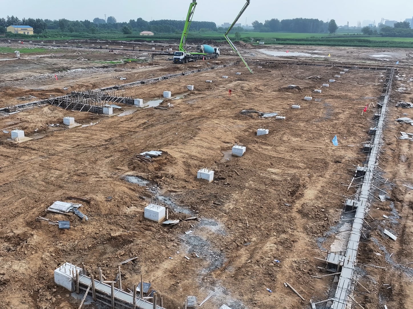 Grade-Beam Construction Advances Steadily, Strengthening the Foundation of the 10,000 m² Steel-Structure Plant Through Quality Control