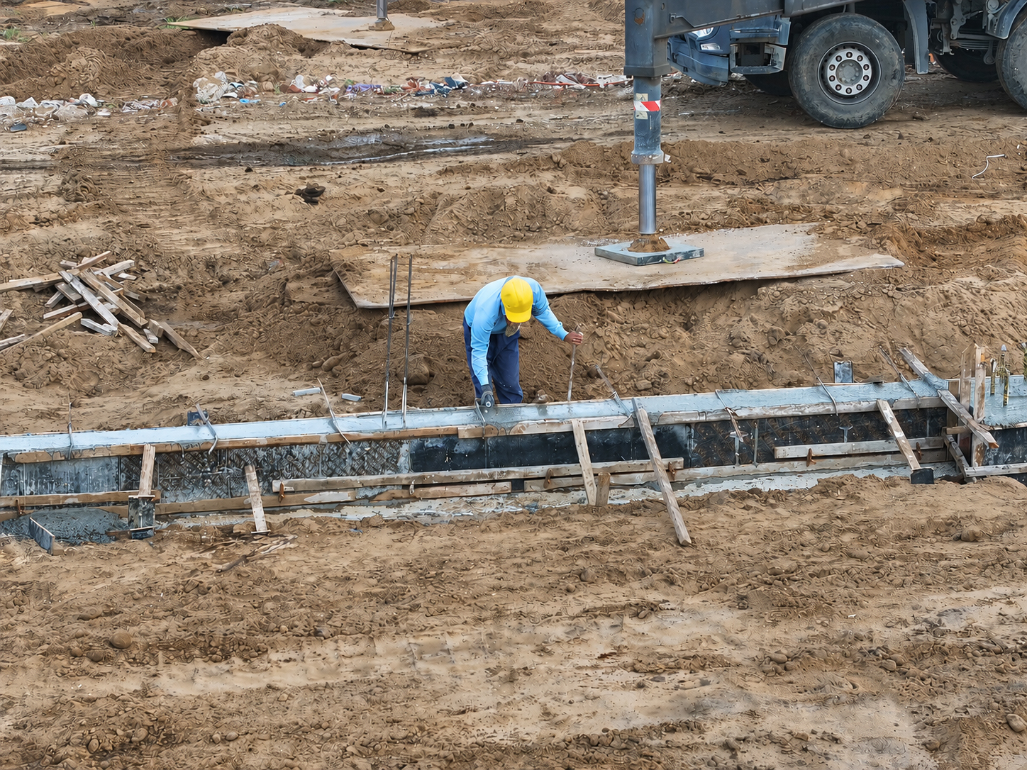 Grade-Beam Construction Advances Steadily, Strengthening the Foundation of the 10,000 m² Steel-Structure Plant Through Quality Control